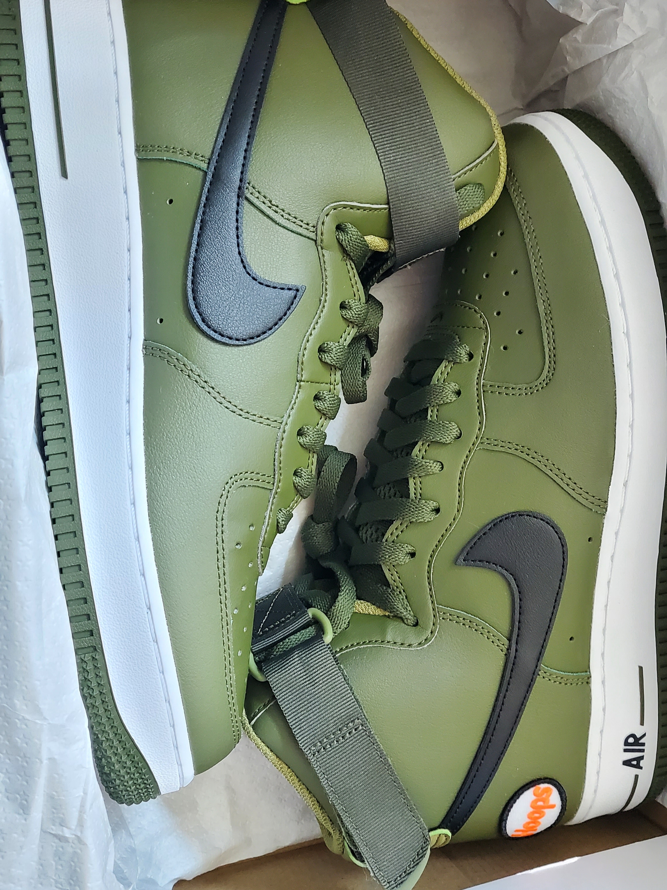 Nike Air Force 1 High '07 LV8 Hoops Rough Green 착용 스타일