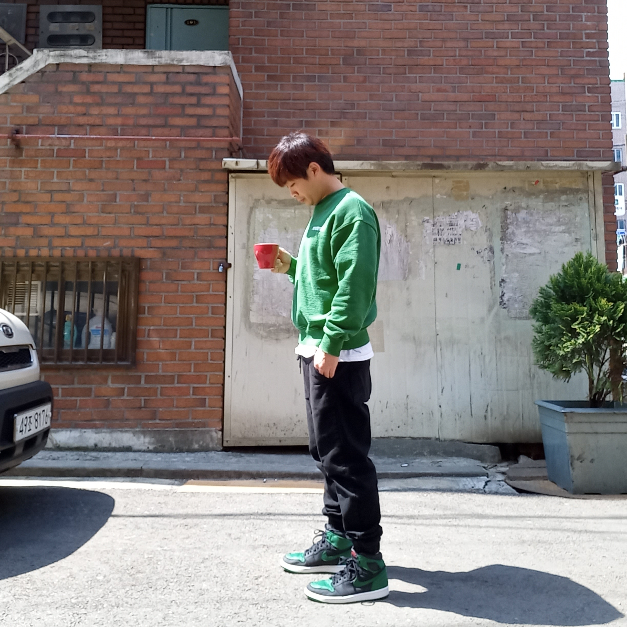 Jordan 1 Retro High OG Pine Green Black, Jordan 4 Retro Royalty 착용 스타일 - 2