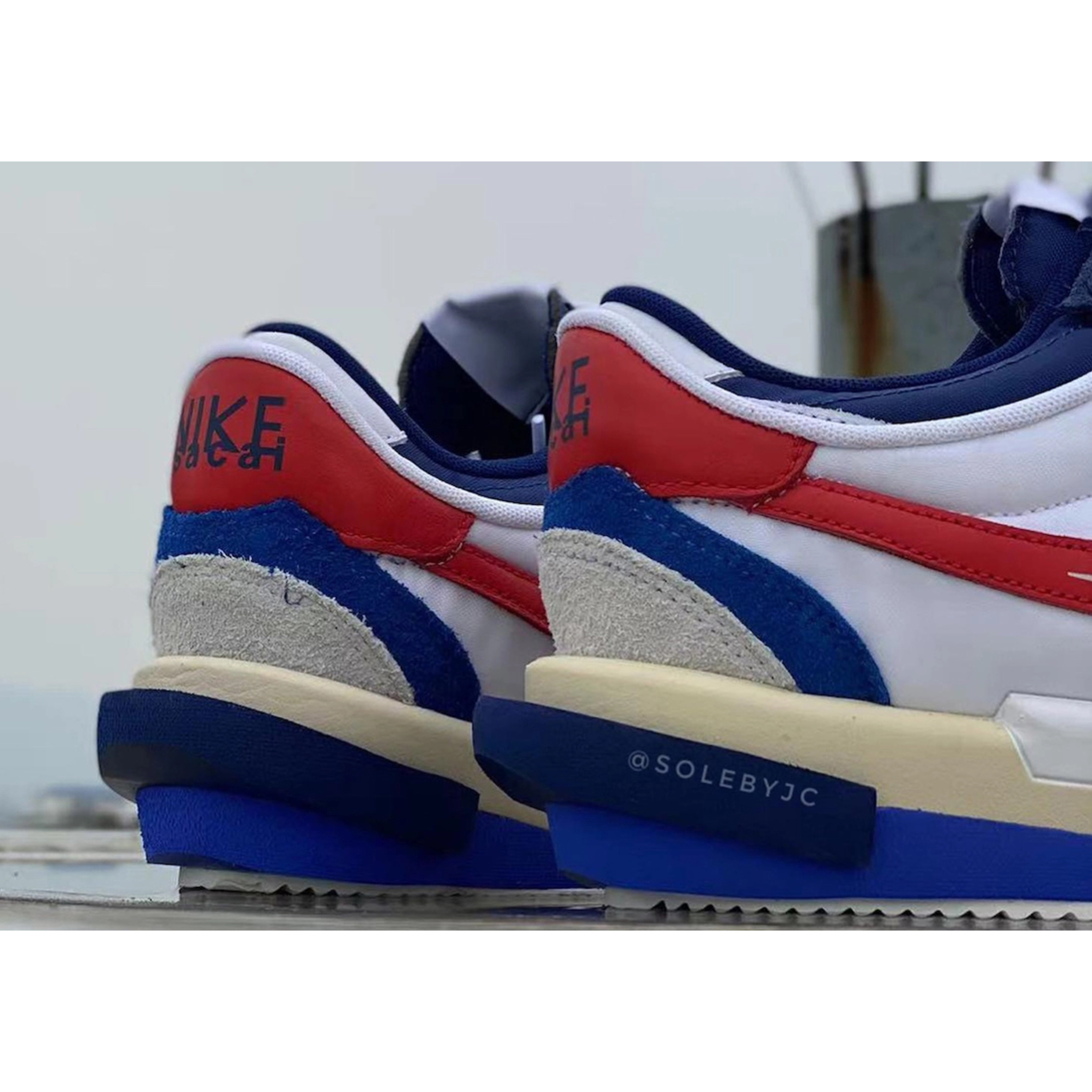 Nike x Sacai Zoom Cortez SP White and University Red 착용 스타일 - 4