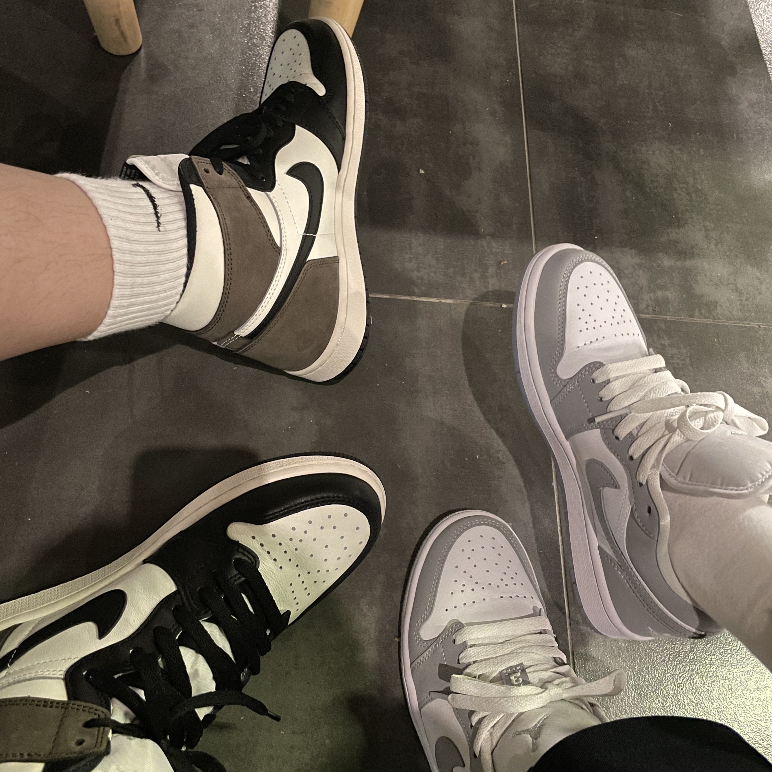 (W) Jordan 1 Low White Wolf Grey, Jordan 1 Retro High OG Black Mocha 착용 스타일