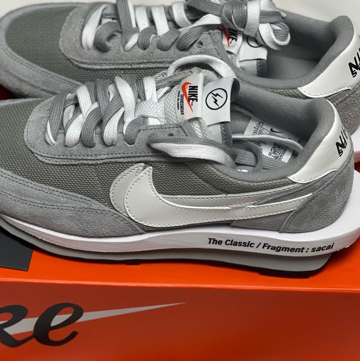 Nike x Sacai x Fragment LDWaffle Light Smoke Grey 착용 스타일 - 2