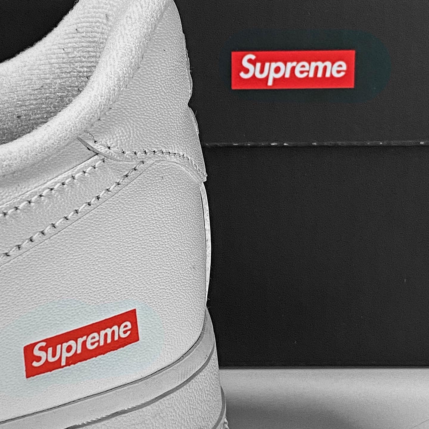 Nike x Supreme Air Force 1 Low White 착용 스타일 - 4