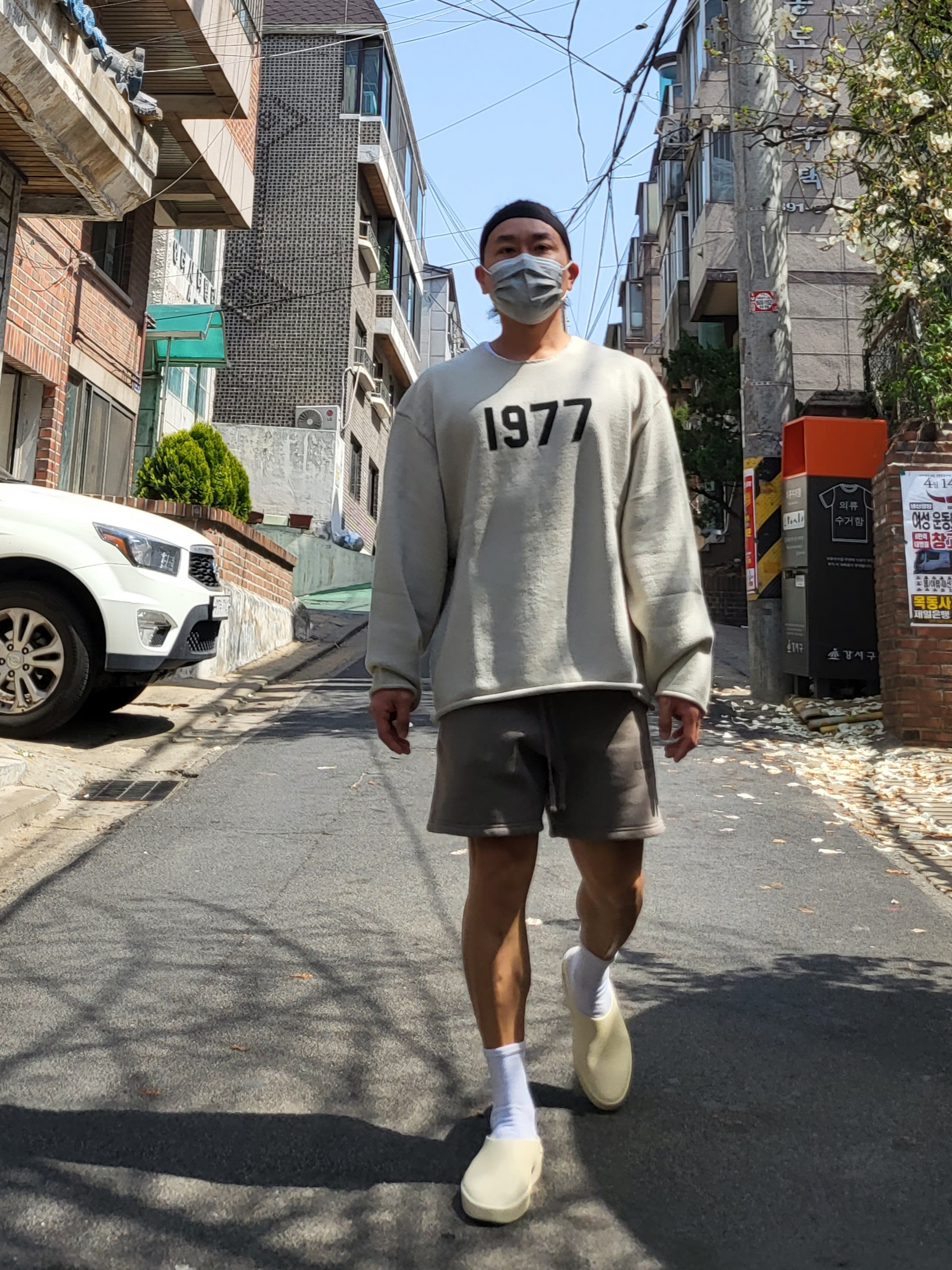 Fear of God The California Cream, Essentials 1977 Raw Edge Sweater Wheat - 22SS 착용 스타일