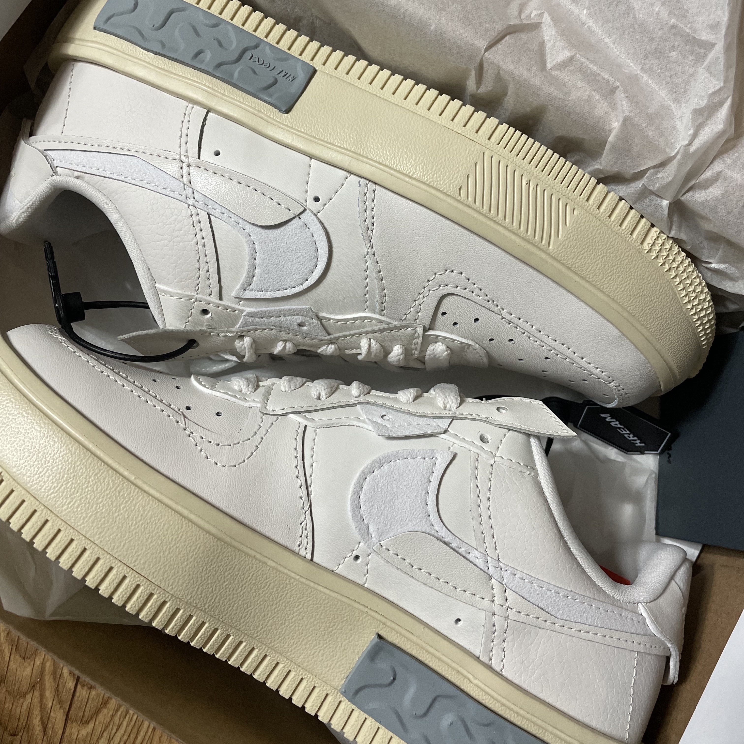 (W) Nike Air Force 1 Fontanka Phantom 착용 스타일