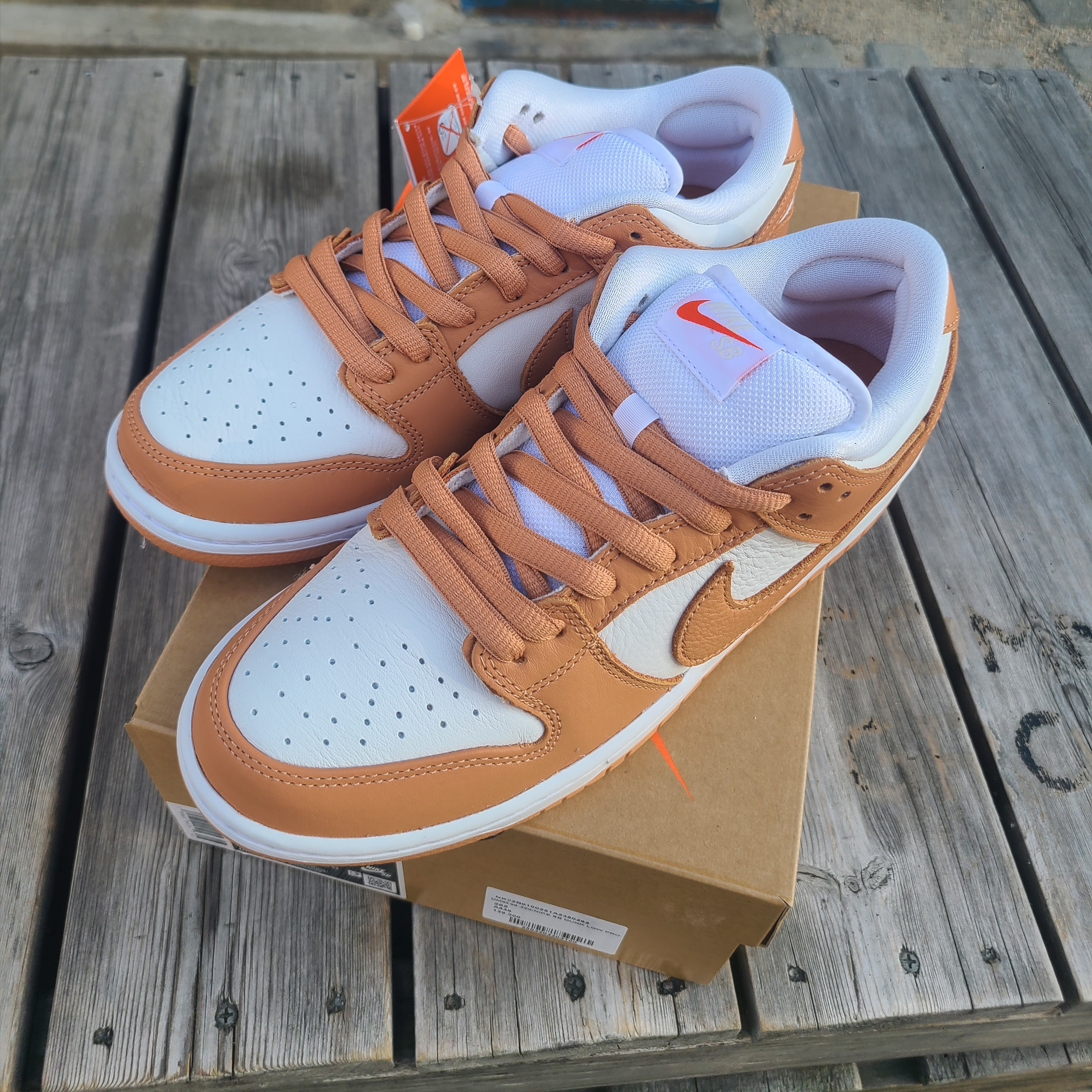 Nike SB Dunk Low Pro Light Cognac 착용 스타일
