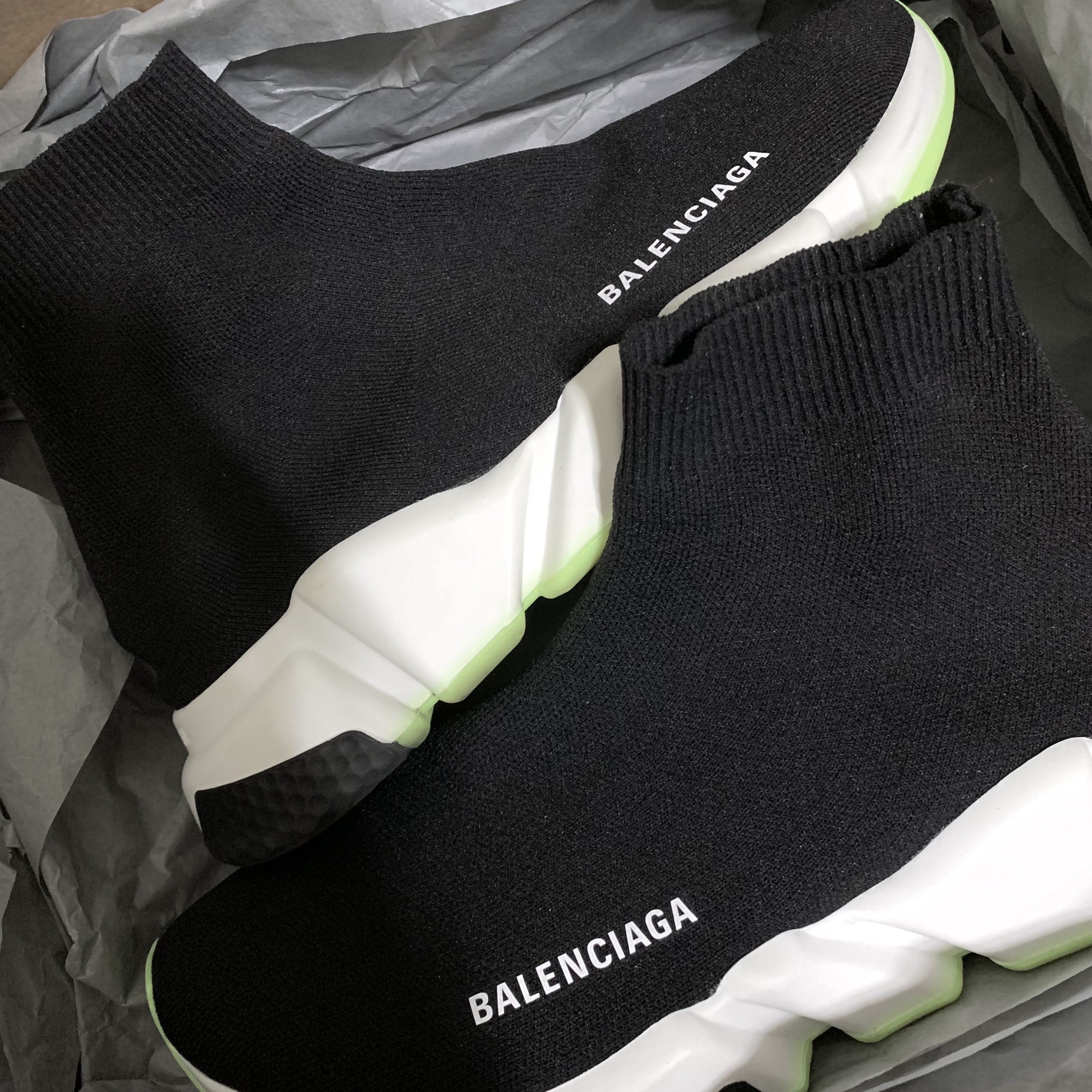 (W) Balenciaga Speed Trainer Black White Neon 2019 착용 스타일