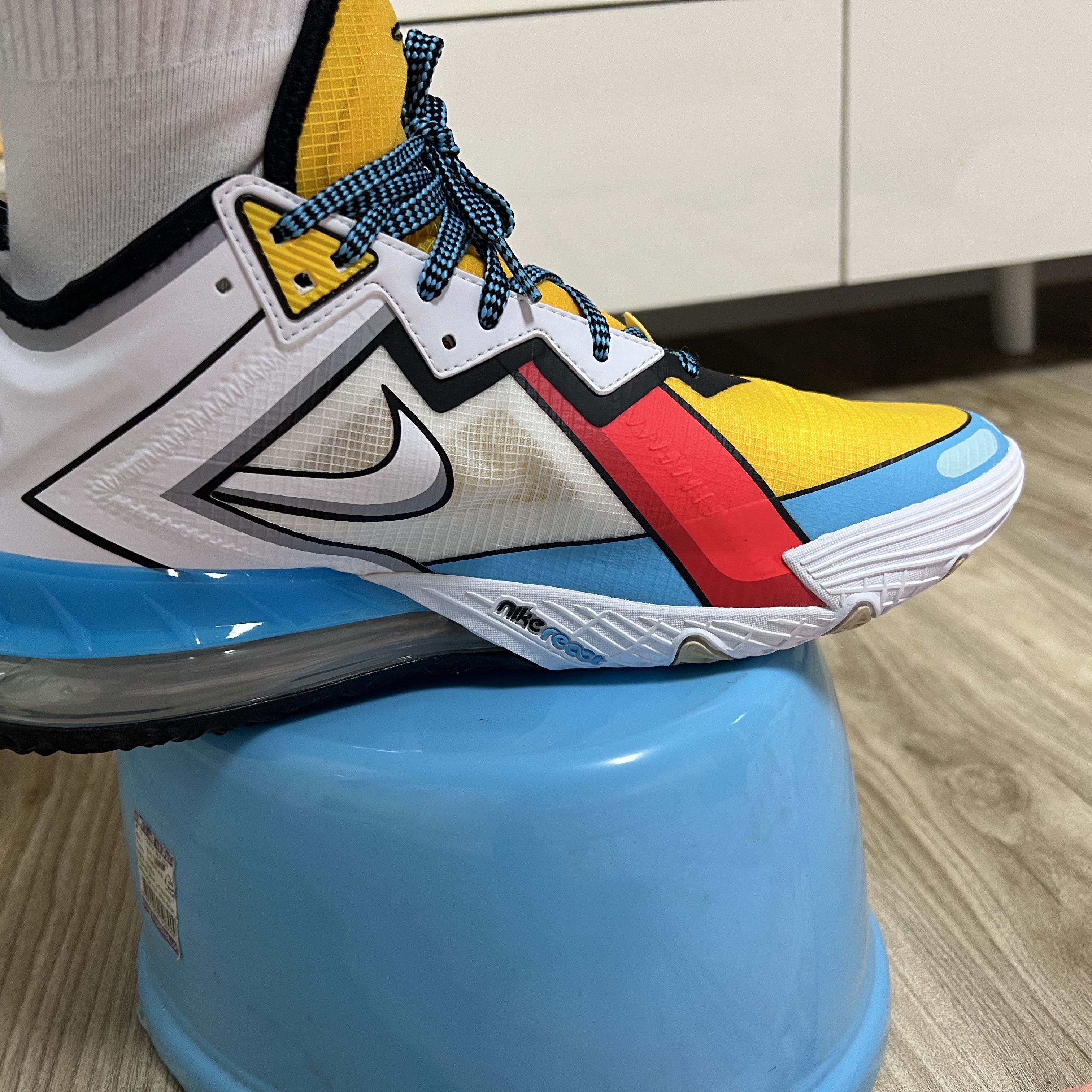 Nike Lebron 18 Low Cartoon Art 착용 스타일 - 3