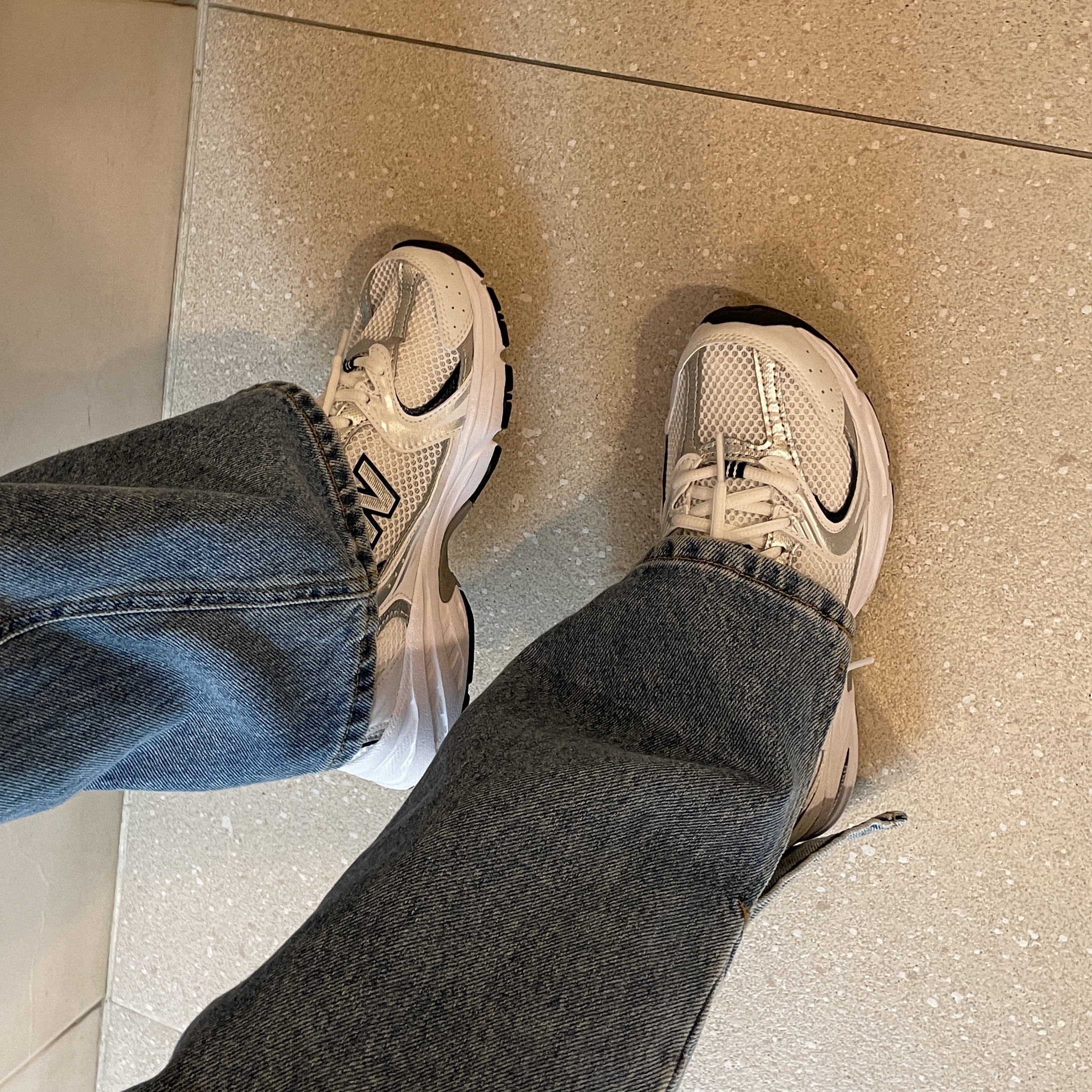 New Balance 530 White 착용 스타일 - 1