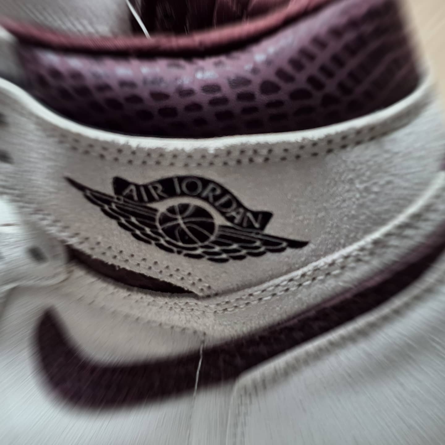 Jordan 1 x A Ma Maniere Retro High OG SP Sail and Burgundy 착용 스타일 - 2