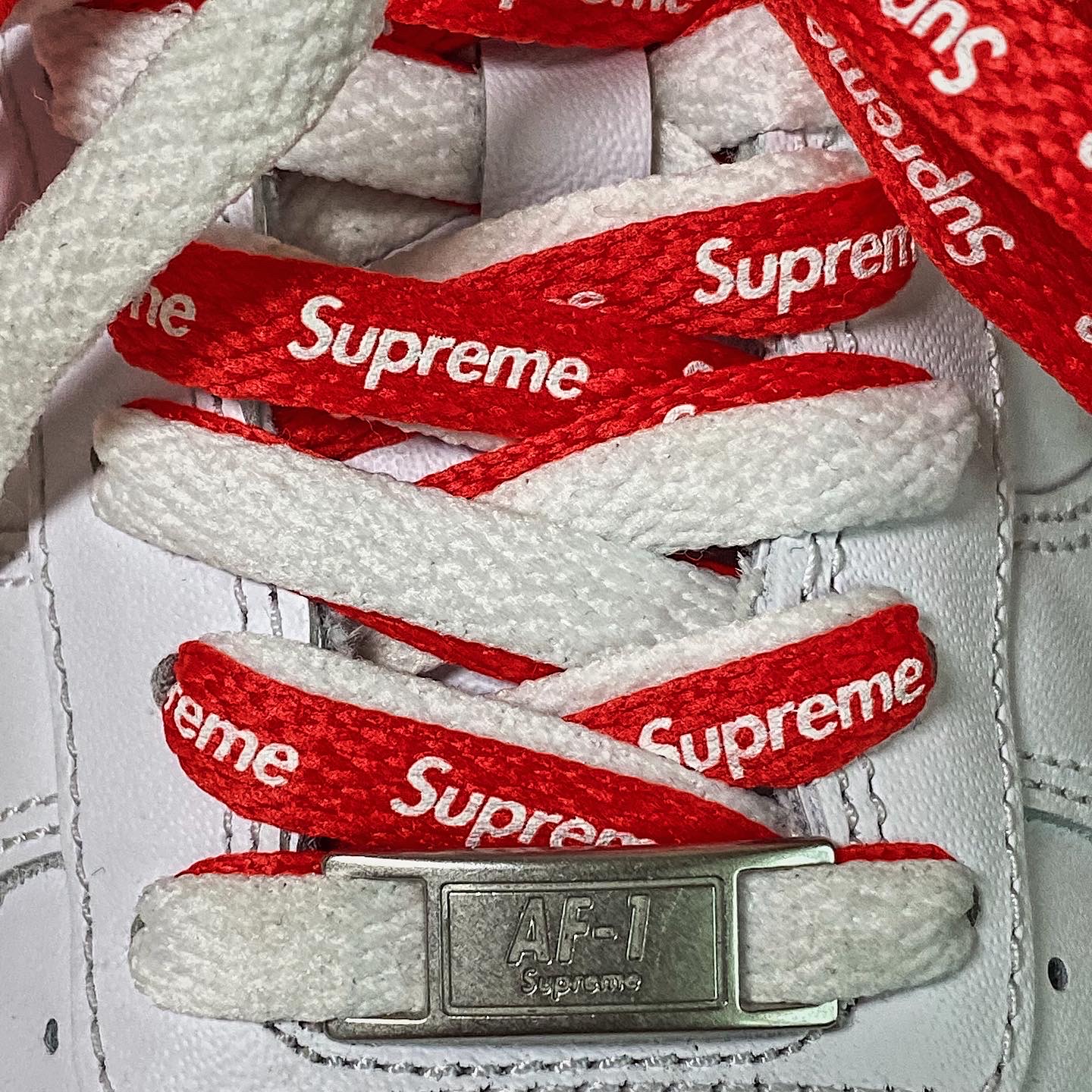 Nike x Supreme Air Force 1 Low White 착용 스타일 - 5