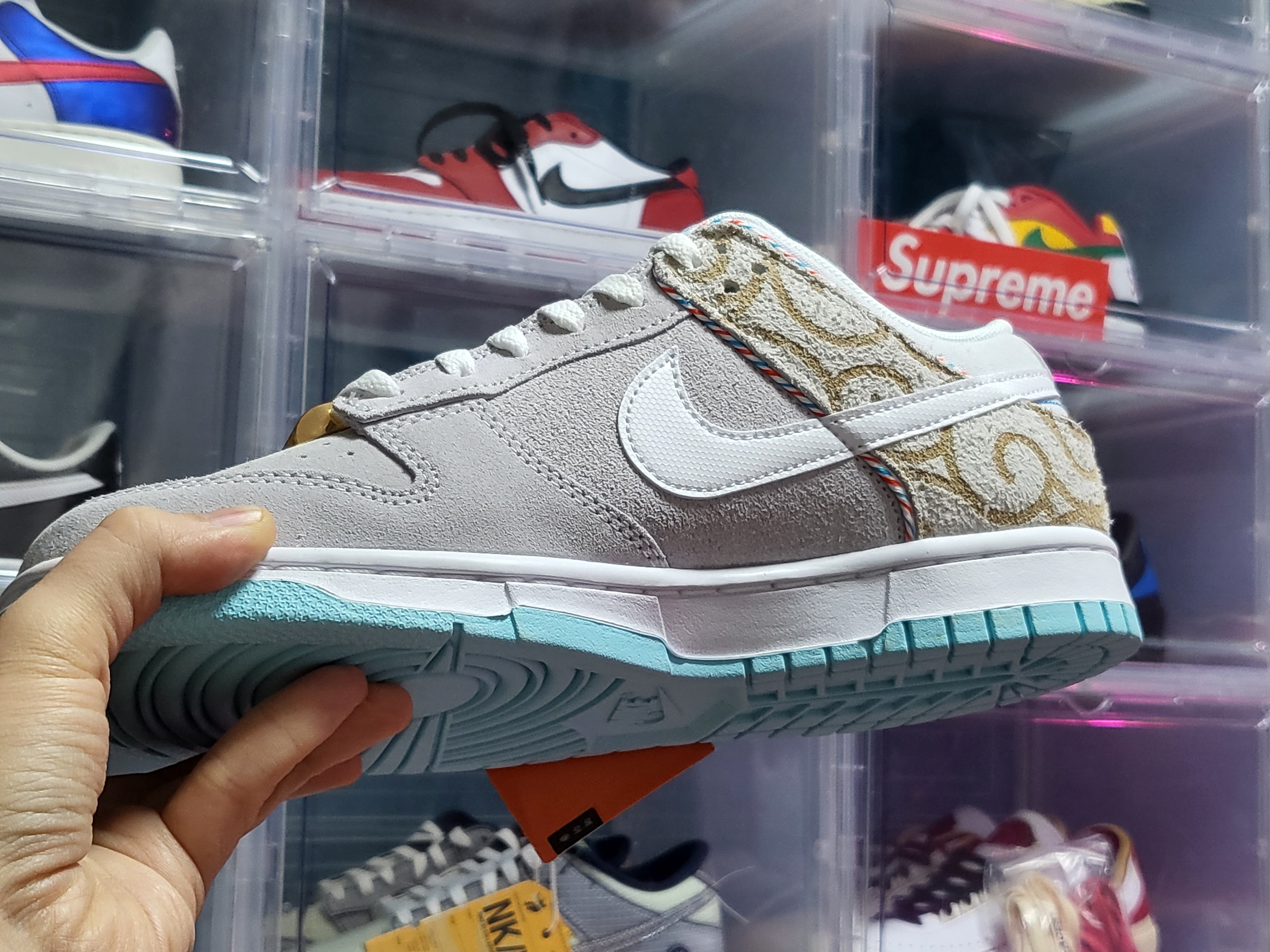 Nike Dunk Low Retro SE Barber Shop Grey 착용 스타일 - 2