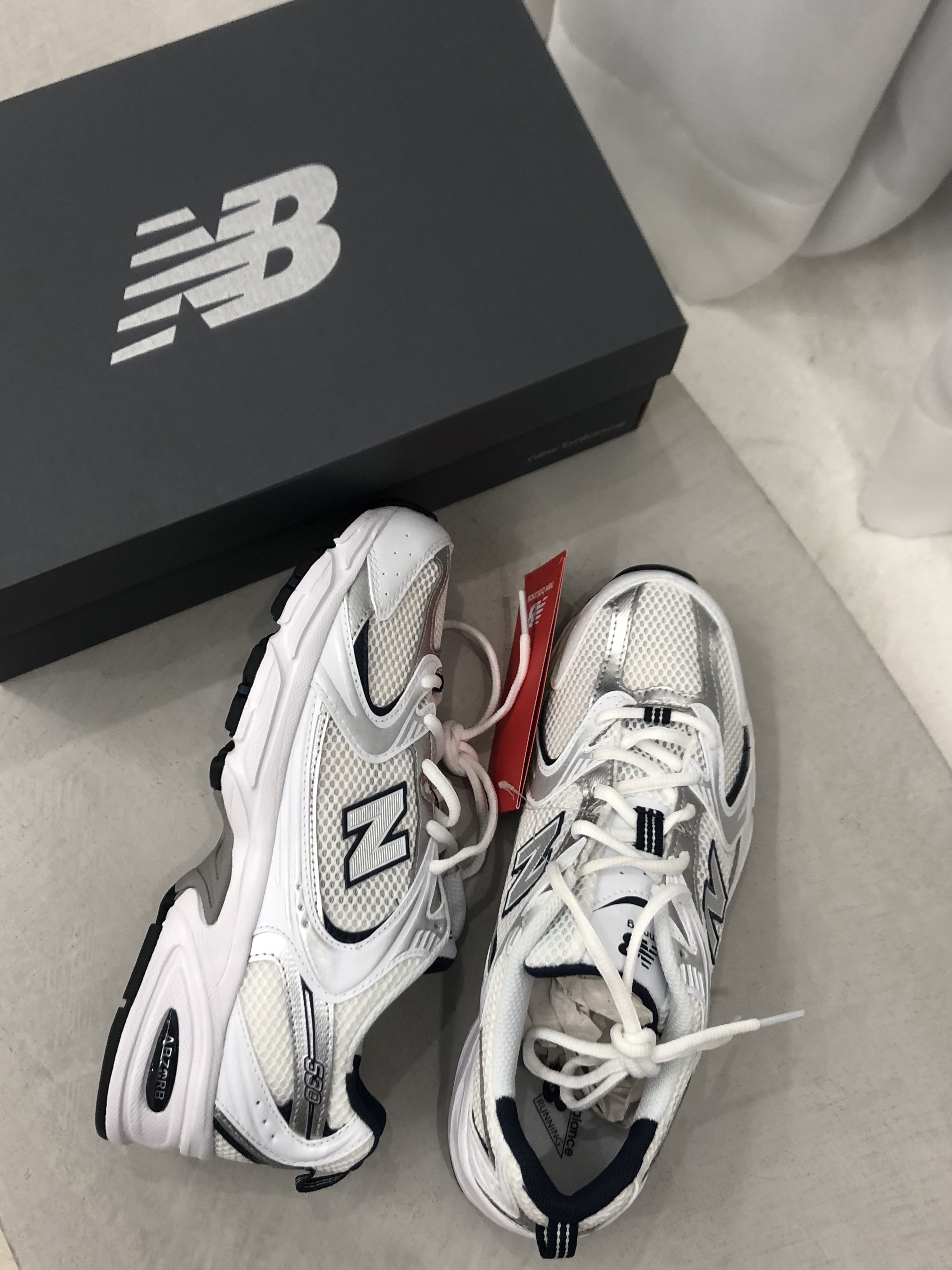 New Balance 530 White 착용 스타일