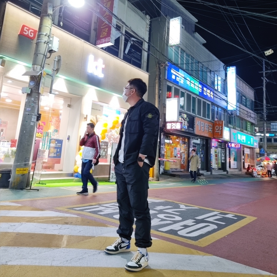 Stone Island 114WN T.CO+OLD Overshirt Black - 22SS, Jordan 1 x Travis Scott x Fragment Retro Low OG SP Military Blue 착용 스타일