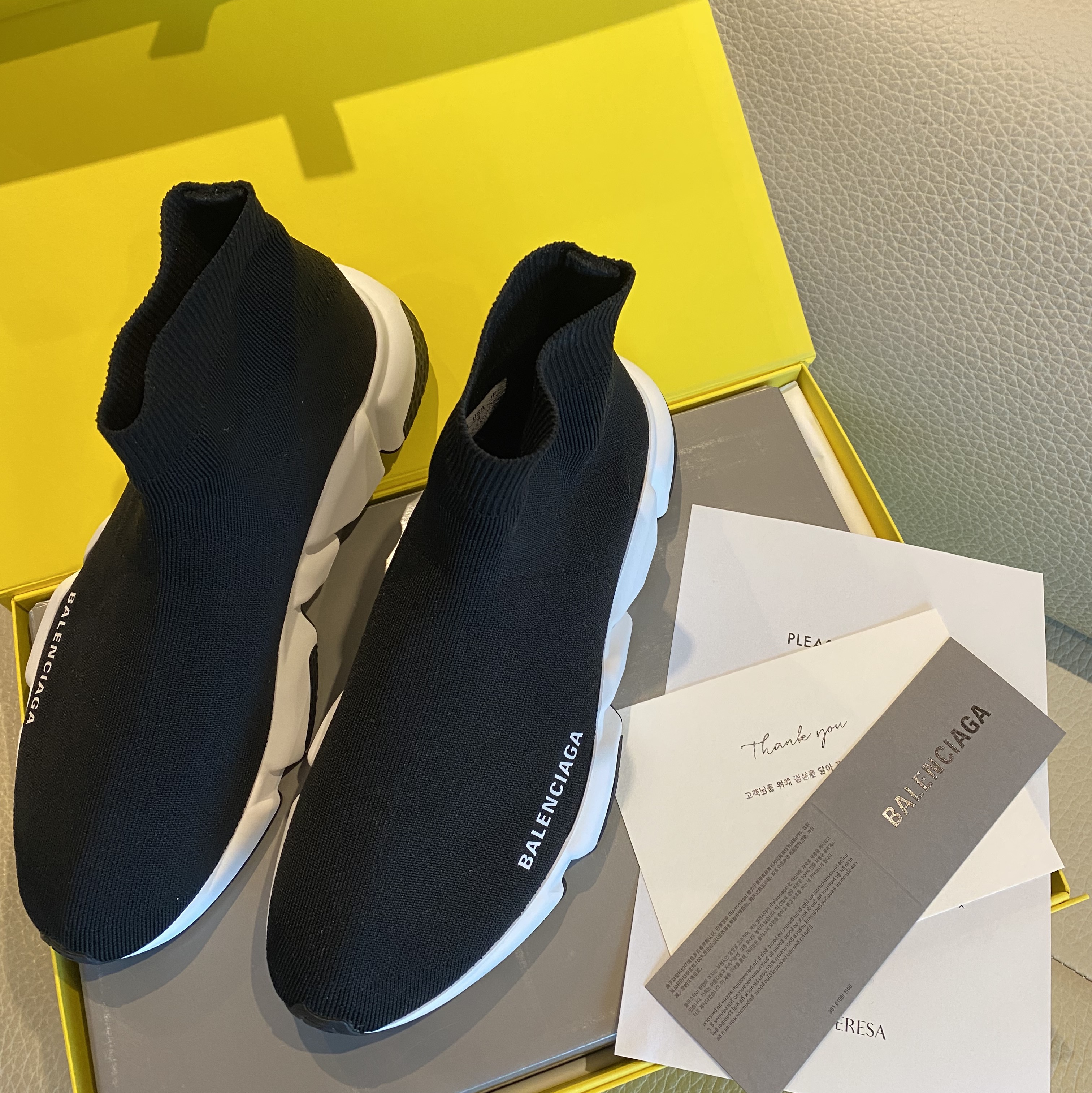 (W) Balenciaga Speed Trainer Black White 2021/2022 착용 스타일 - 2