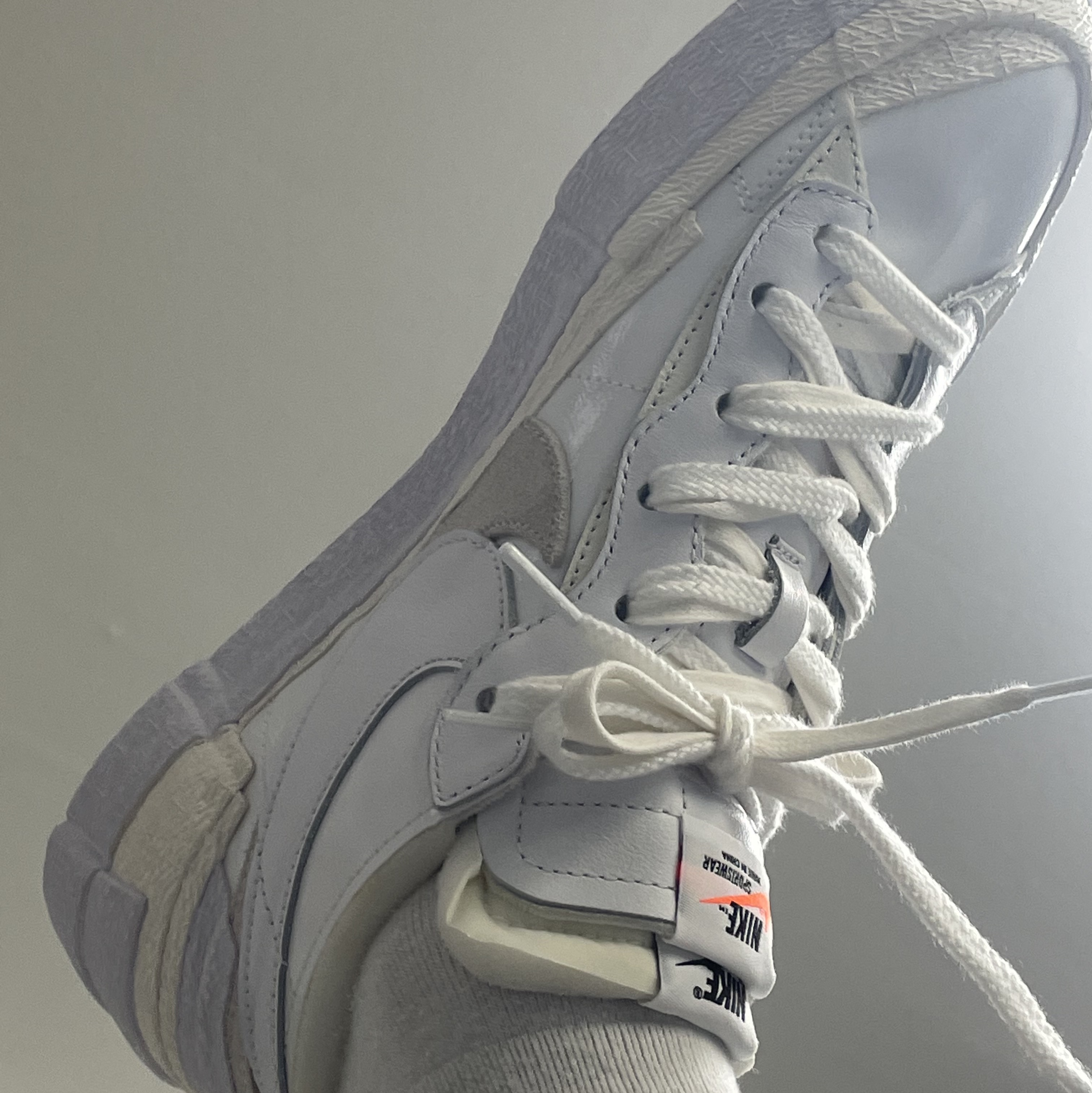 Nike x Sacai Blazer Low White Patent Leather 착용 스타일