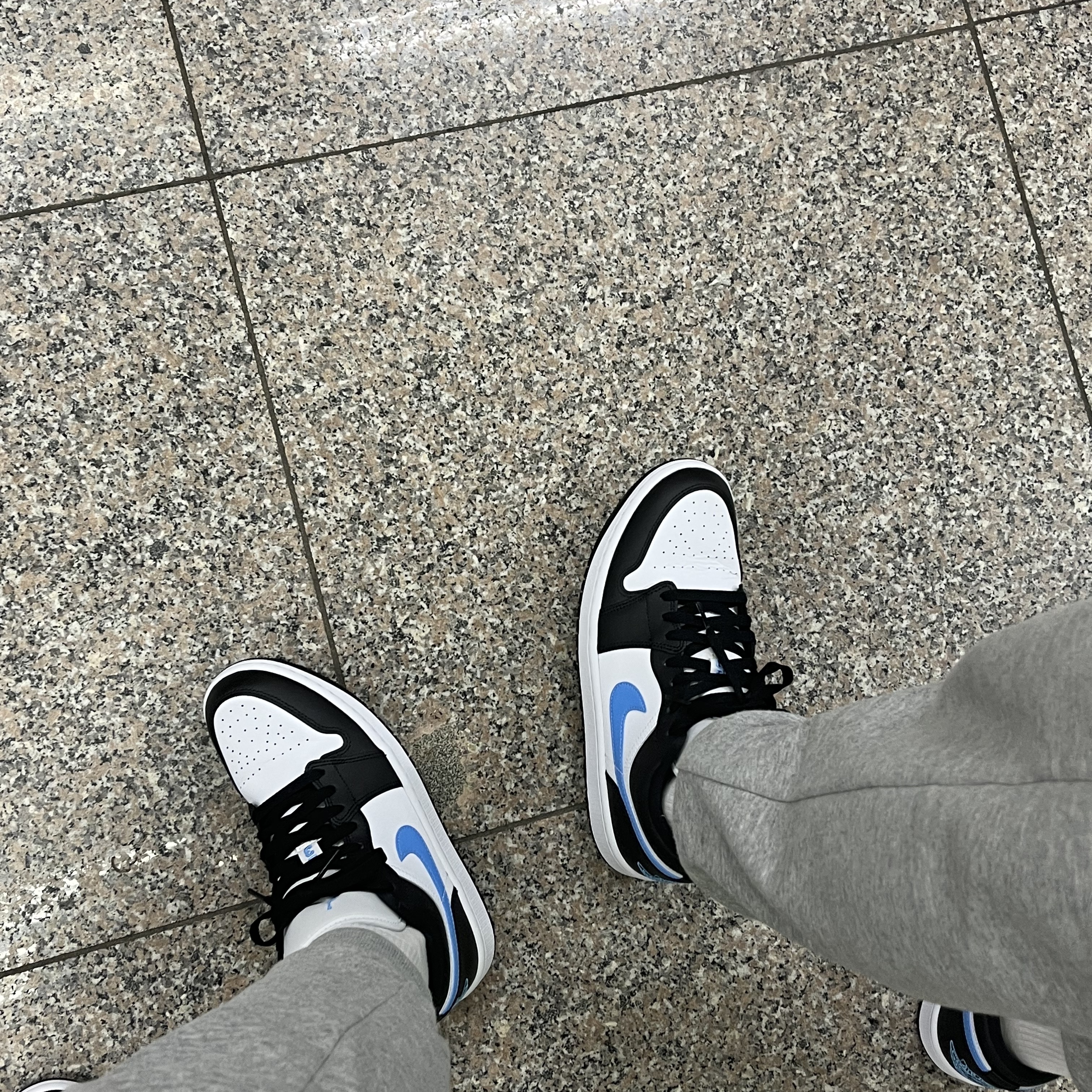 (W) Jordan 1 Low Black University Blue 착용 스타일