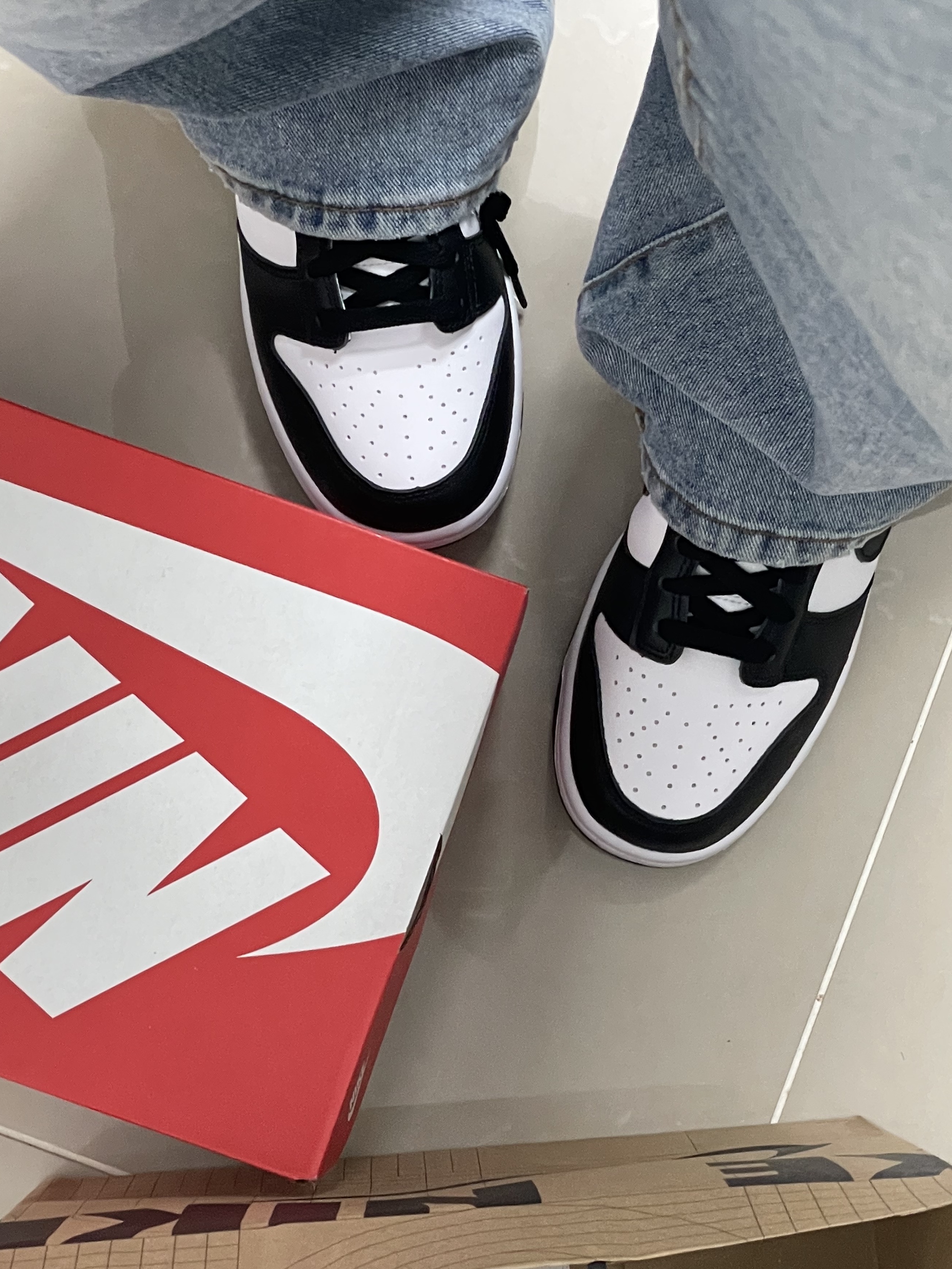 (GS) Nike Dunk Low Black 착용 스타일 - 3