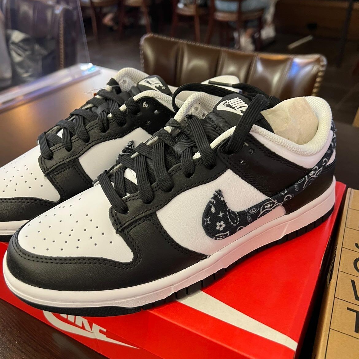 (W) Nike Dunk Low Essential Black Paisley 착용 스타일