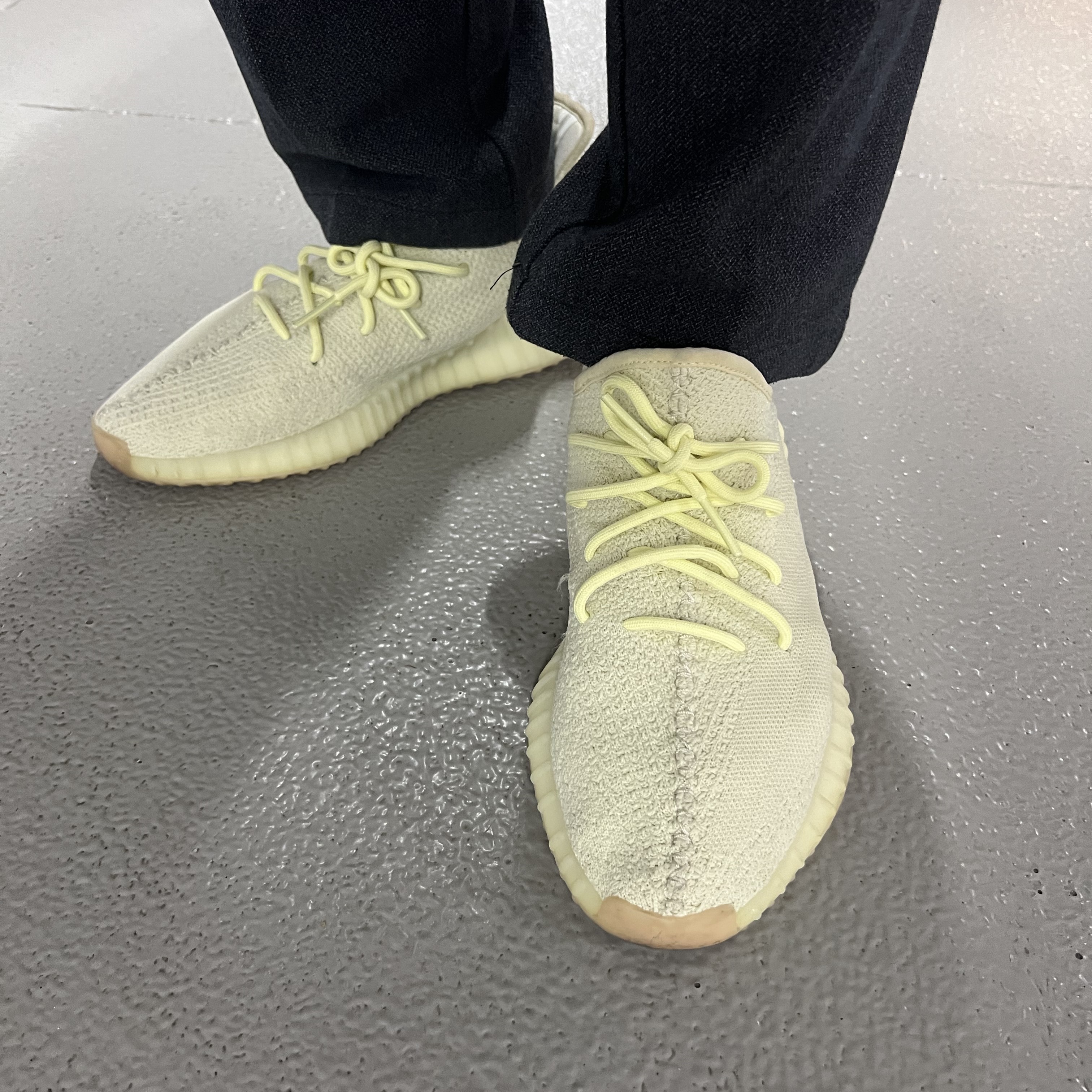 Adidas Yeezy Boost 350 V2 Black - Non-Reflective, Adidas Yeezy Boost 350 V2 Zyon 착용 스타일 - 4