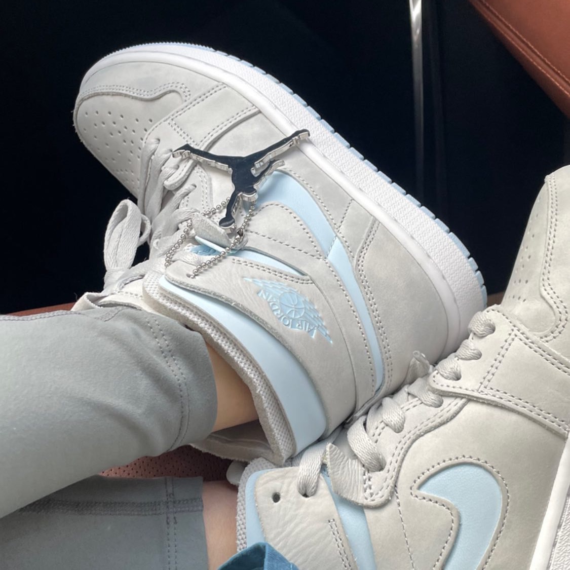 (W) Jordan 1 Zoom Air CMFT Grey Fog and Celestine Blue 착용 스타일 - 2