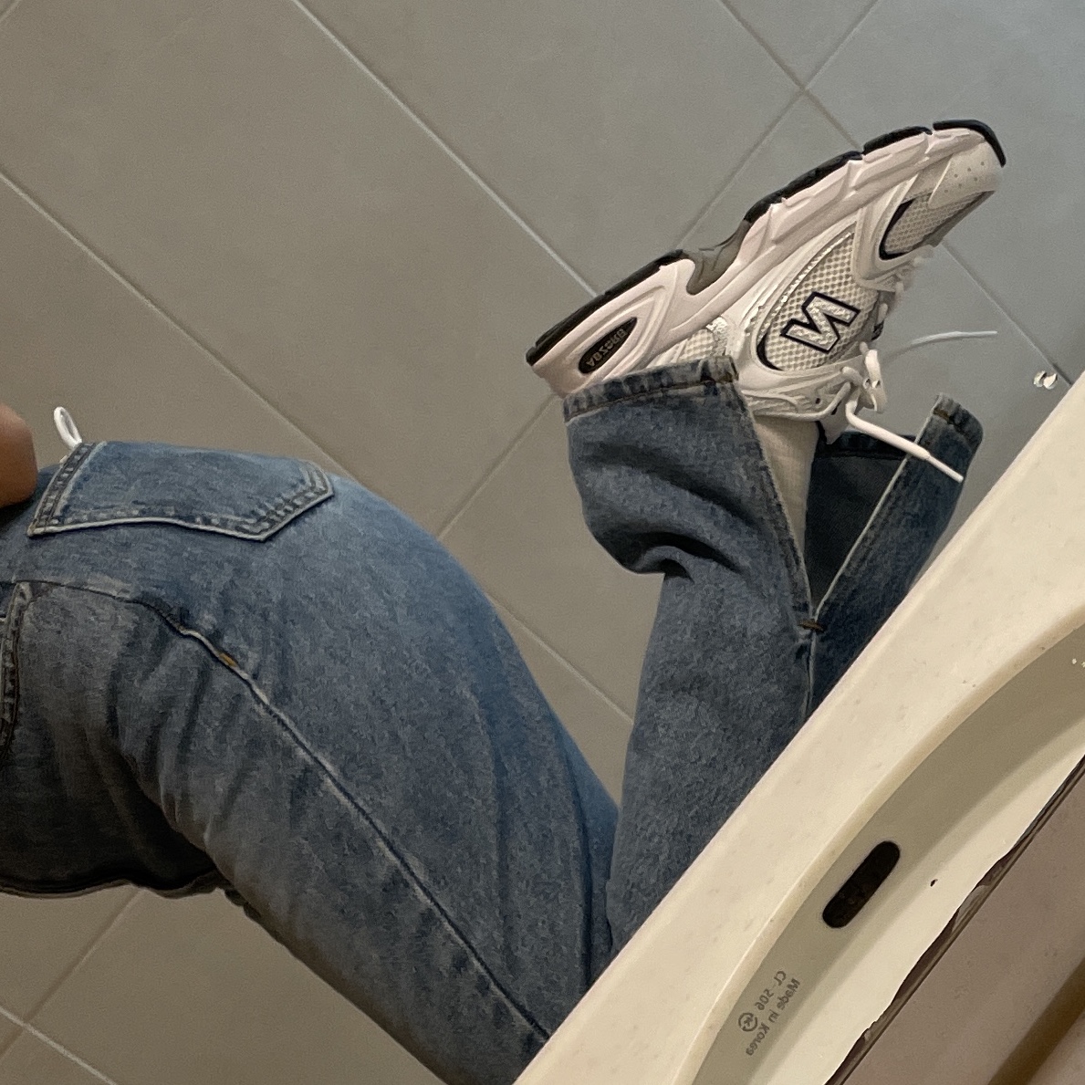 New Balance 530 White 착용 스타일 - 2