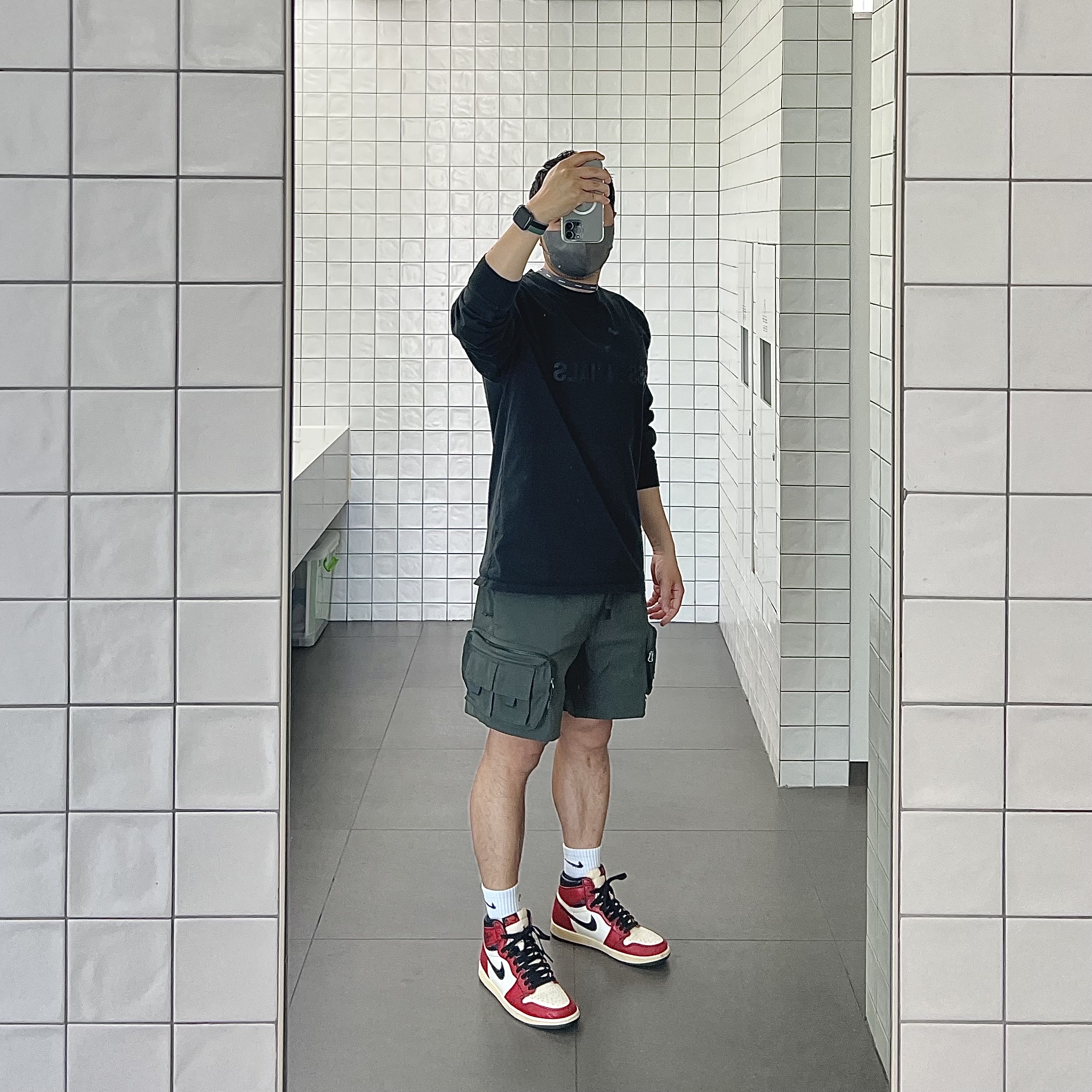 Nike ACG Cargo Shorts Sequoia - Asia, Essentials 3D Silicon Applique Boxy Long Sleeve T-Shirt Dark Slate/Black 2020 착용 스타일