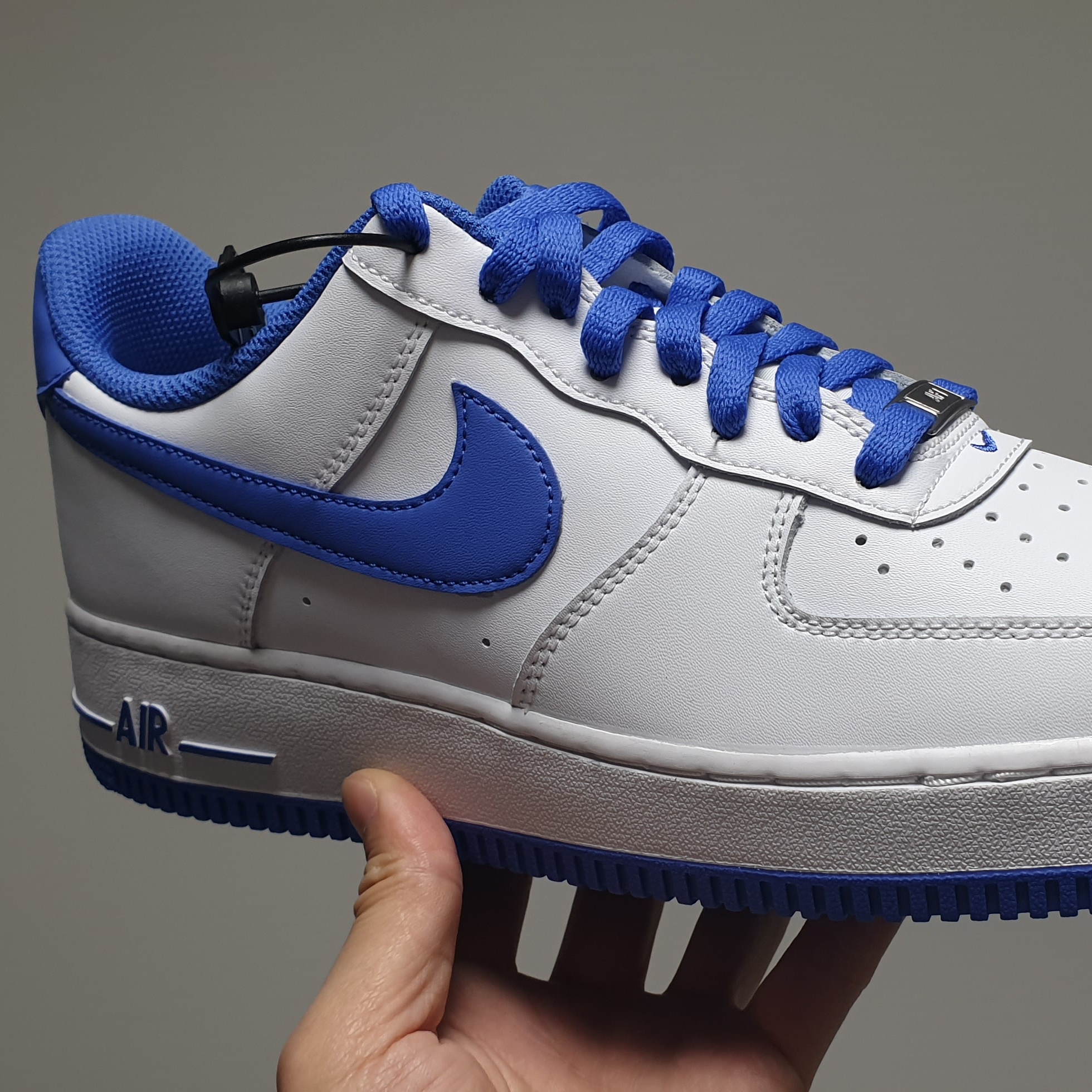 Nike Air Force 1 '07 White Medium Blue 착용 스타일 - 4