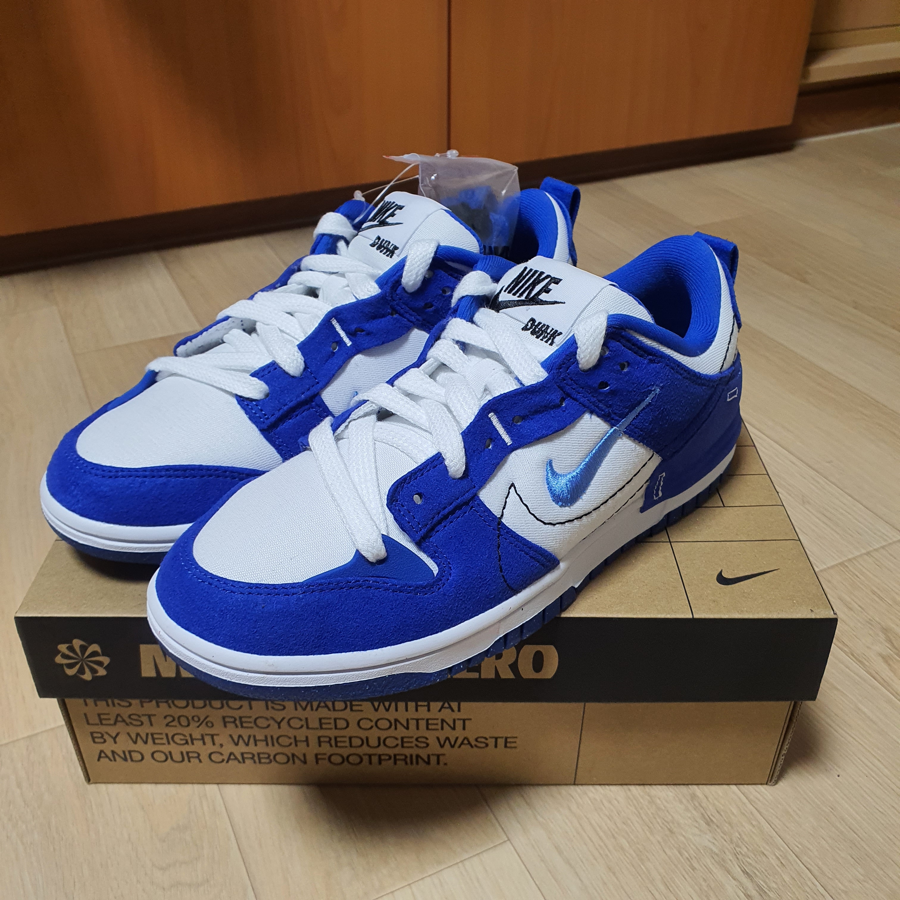 (W) Nike Dunk Low Disrupt 2 White and University Blue 착용 스타일