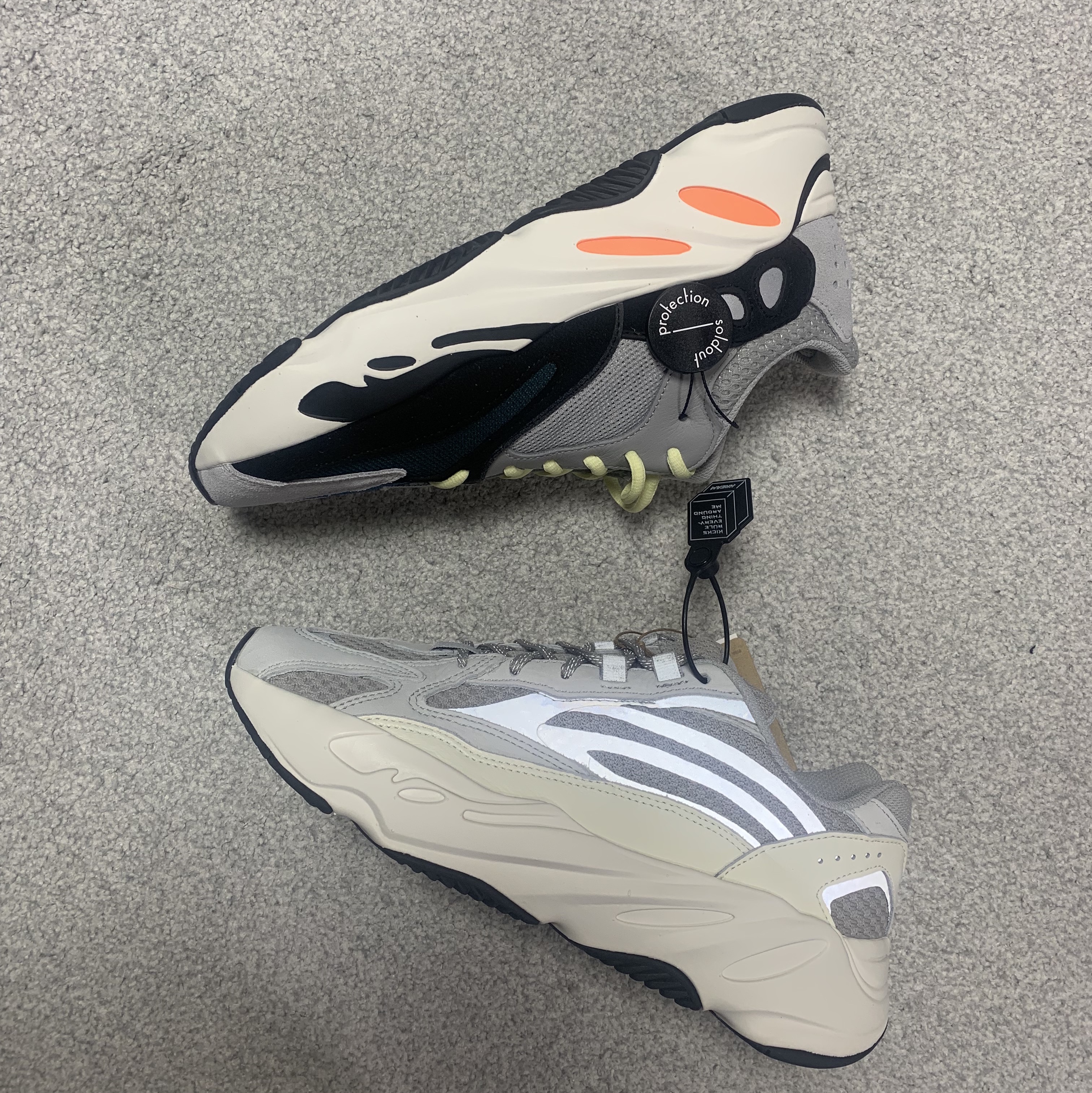 Adidas Yeezy Boost 700 V2 Static 2022, Adidas Yeezy Boost 700 Wave Runner Solid Grey 2021/2022 착용 스타일