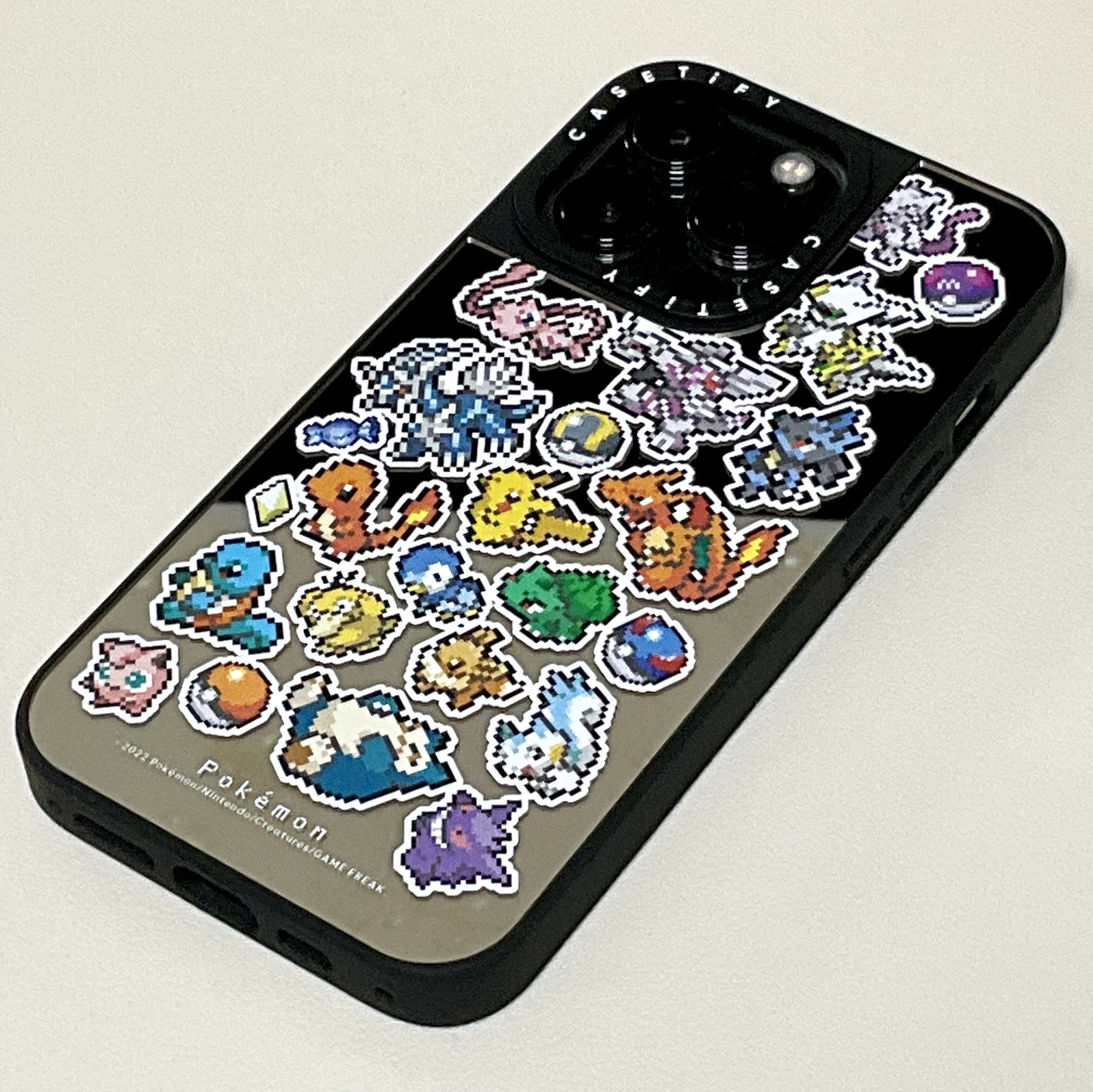 Casetify x Pokemon Pixel Sticker Mania iPhone Impact Case Iridescent 착용 스타일