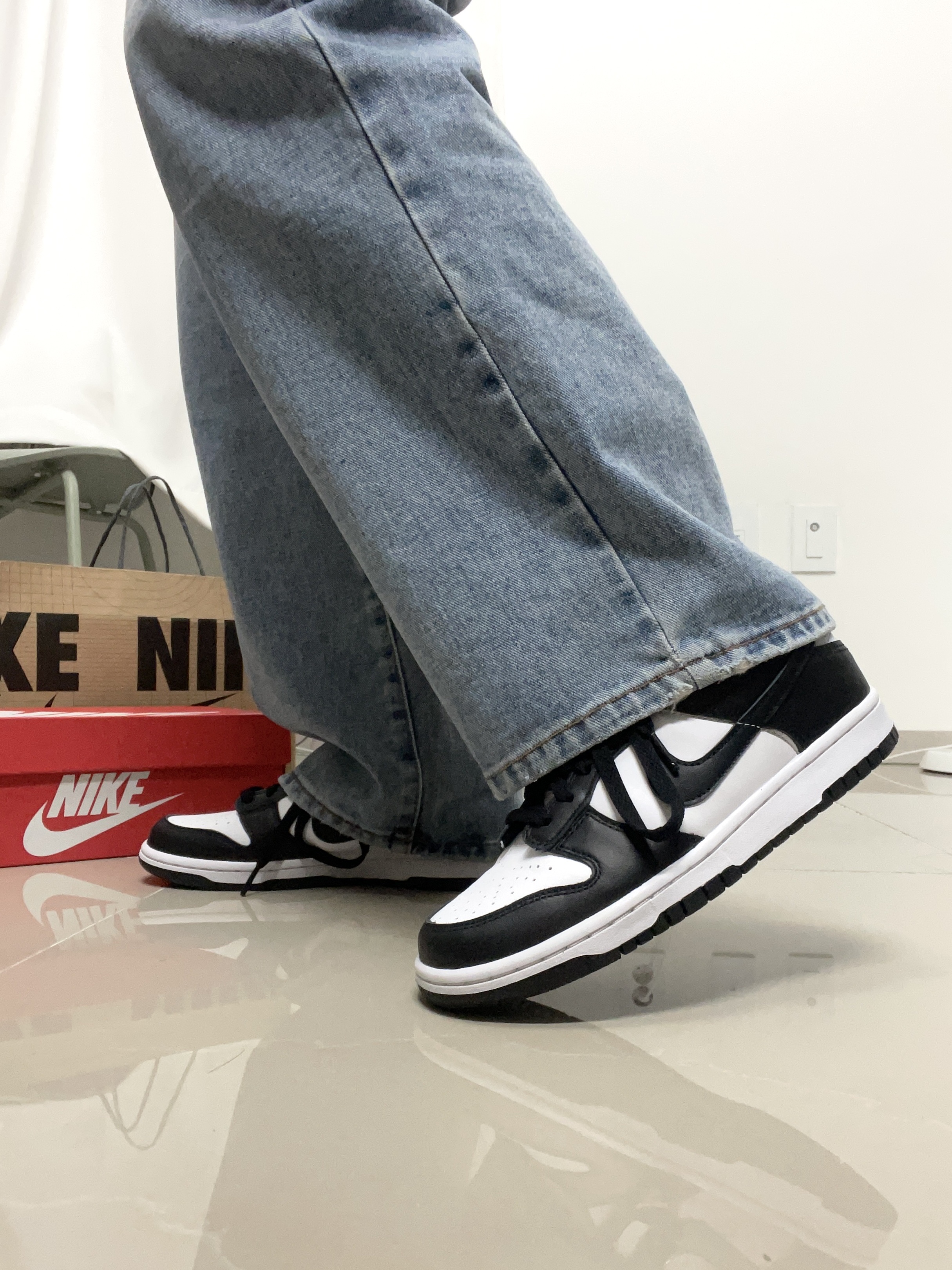 (GS) Nike Dunk Low Black 착용 스타일 - 1