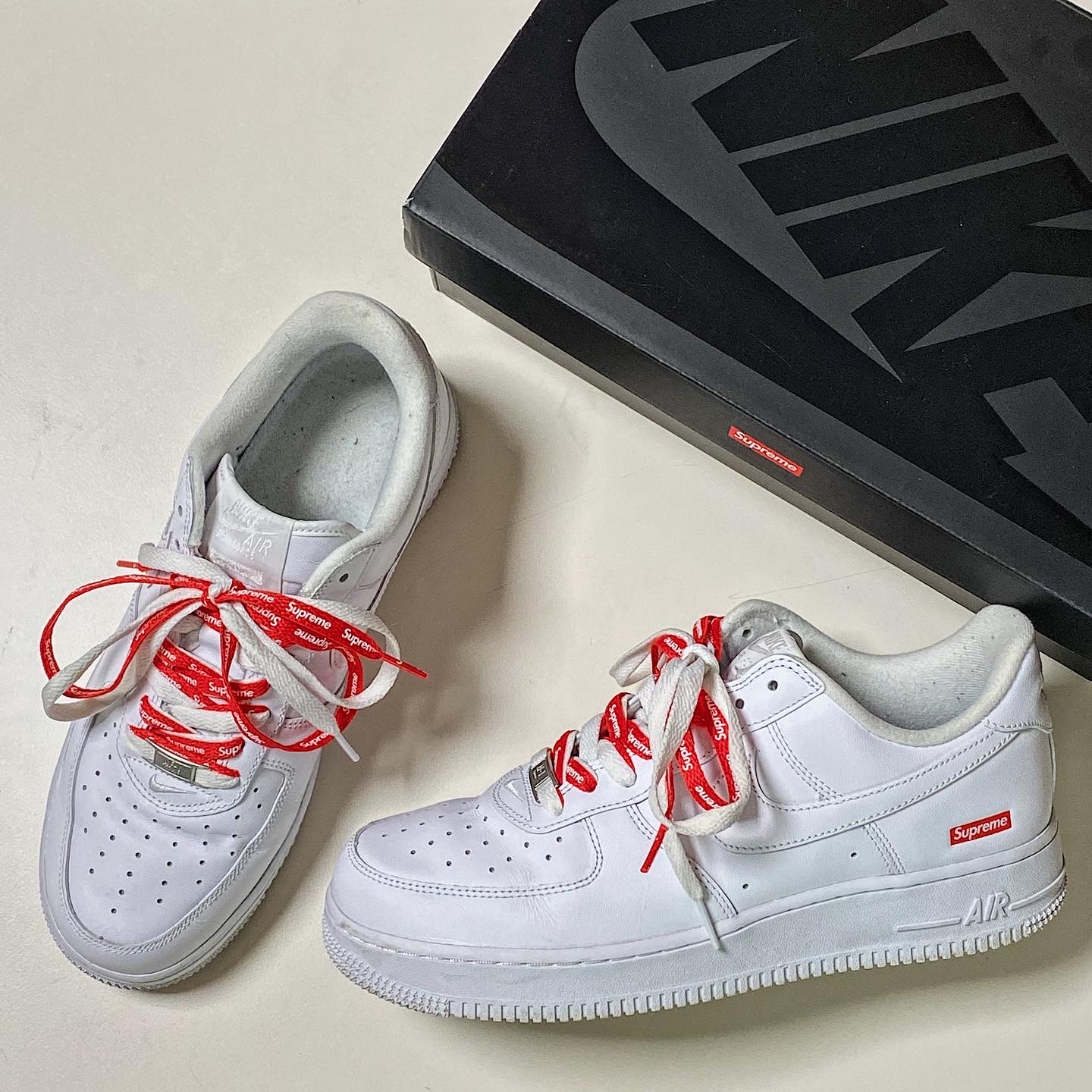 Nike x Supreme Air Force 1 Low White 착용 스타일 - 1