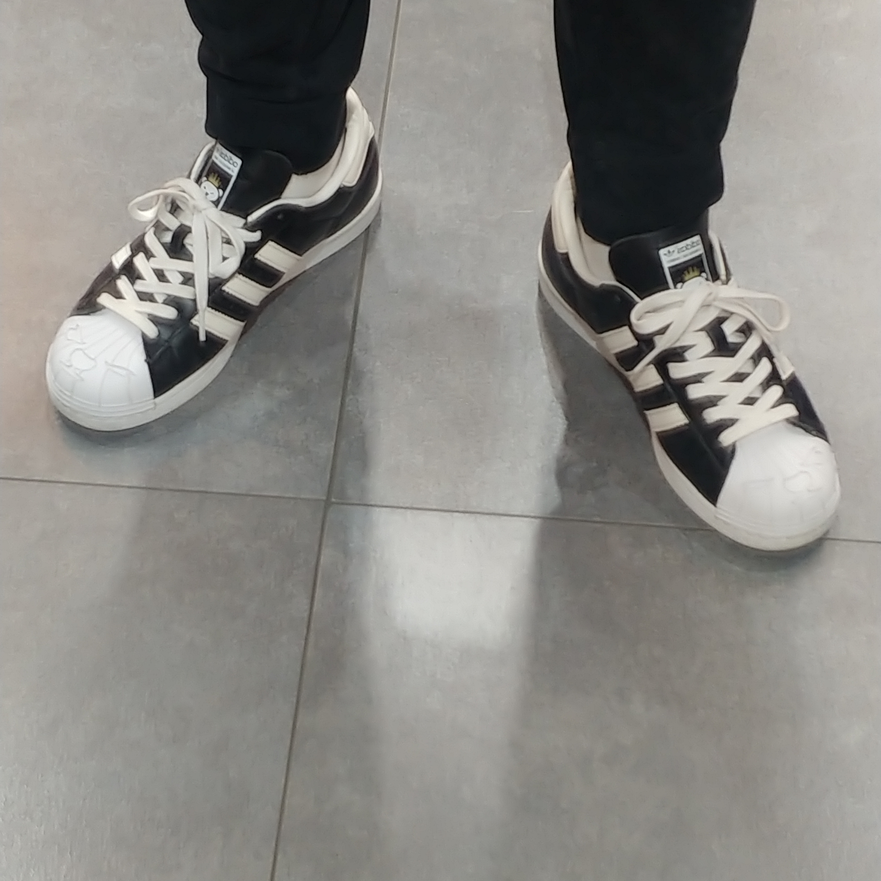 Adidas x Nigo Bearfoot Superstar Core Black 착용 스타일 - 2