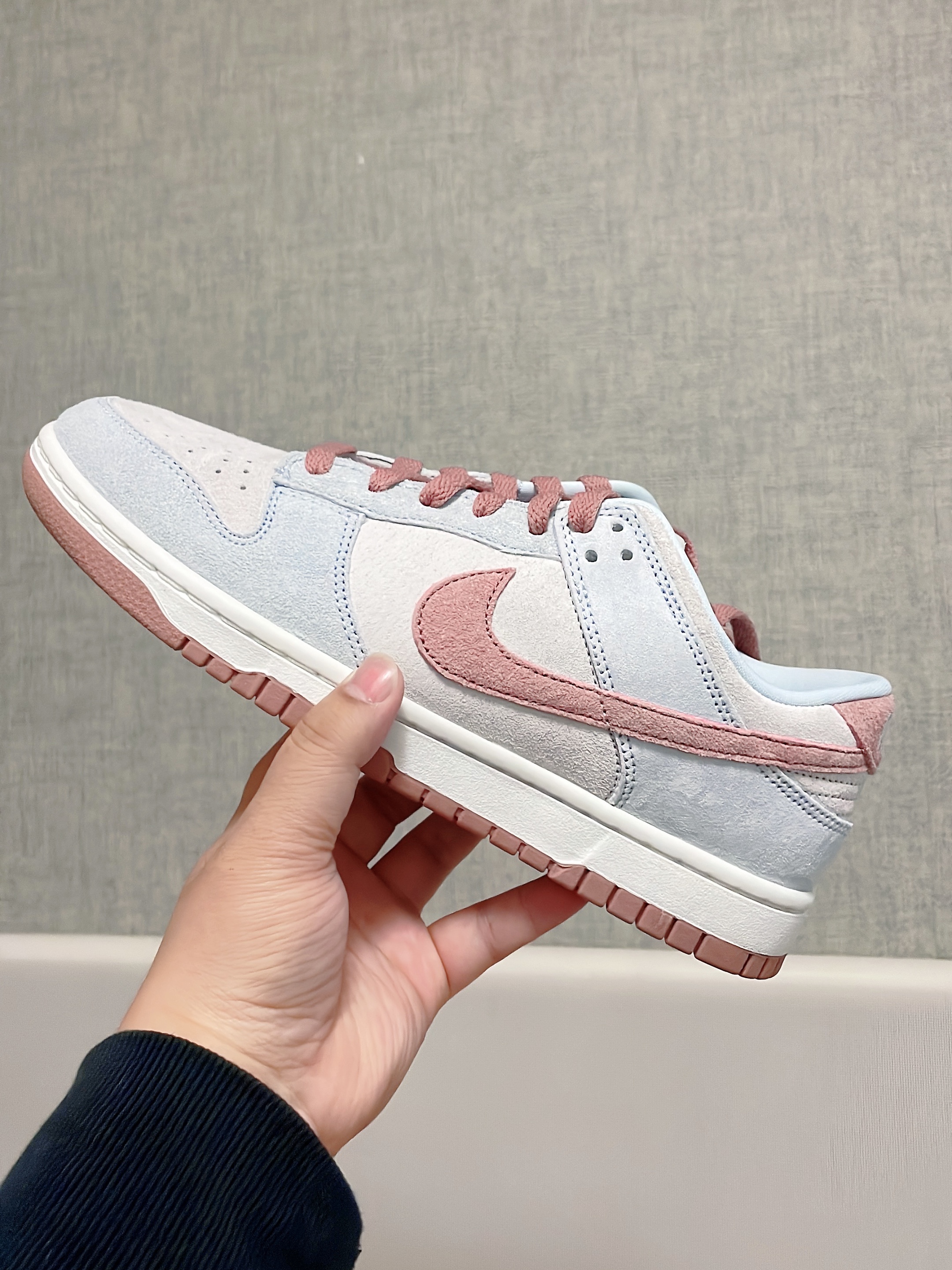 Nike Dunk Low Retro PRM Fossil Rose 착용 스타일