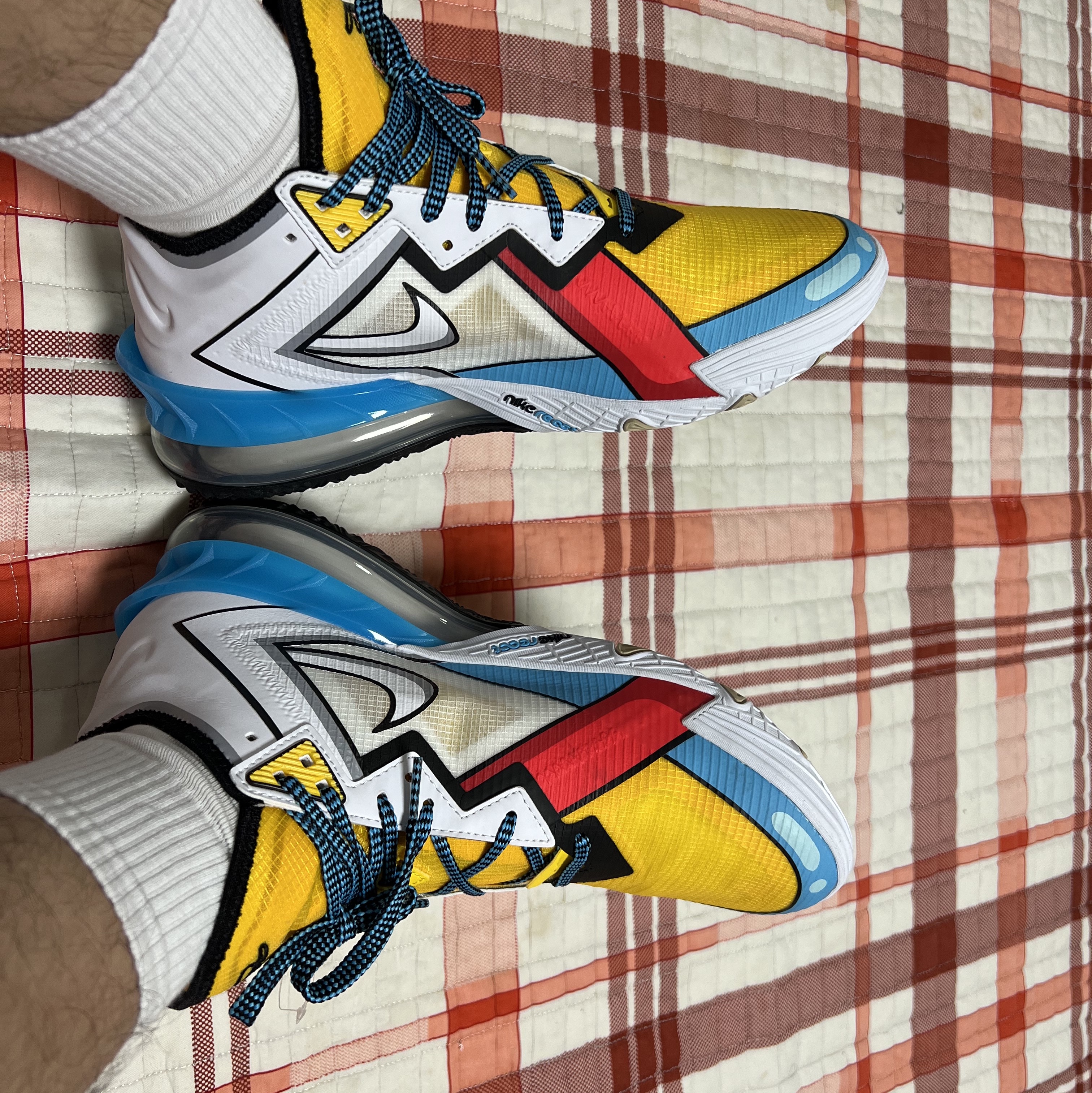Nike Lebron 18 Low Cartoon Art 착용 스타일 - 2