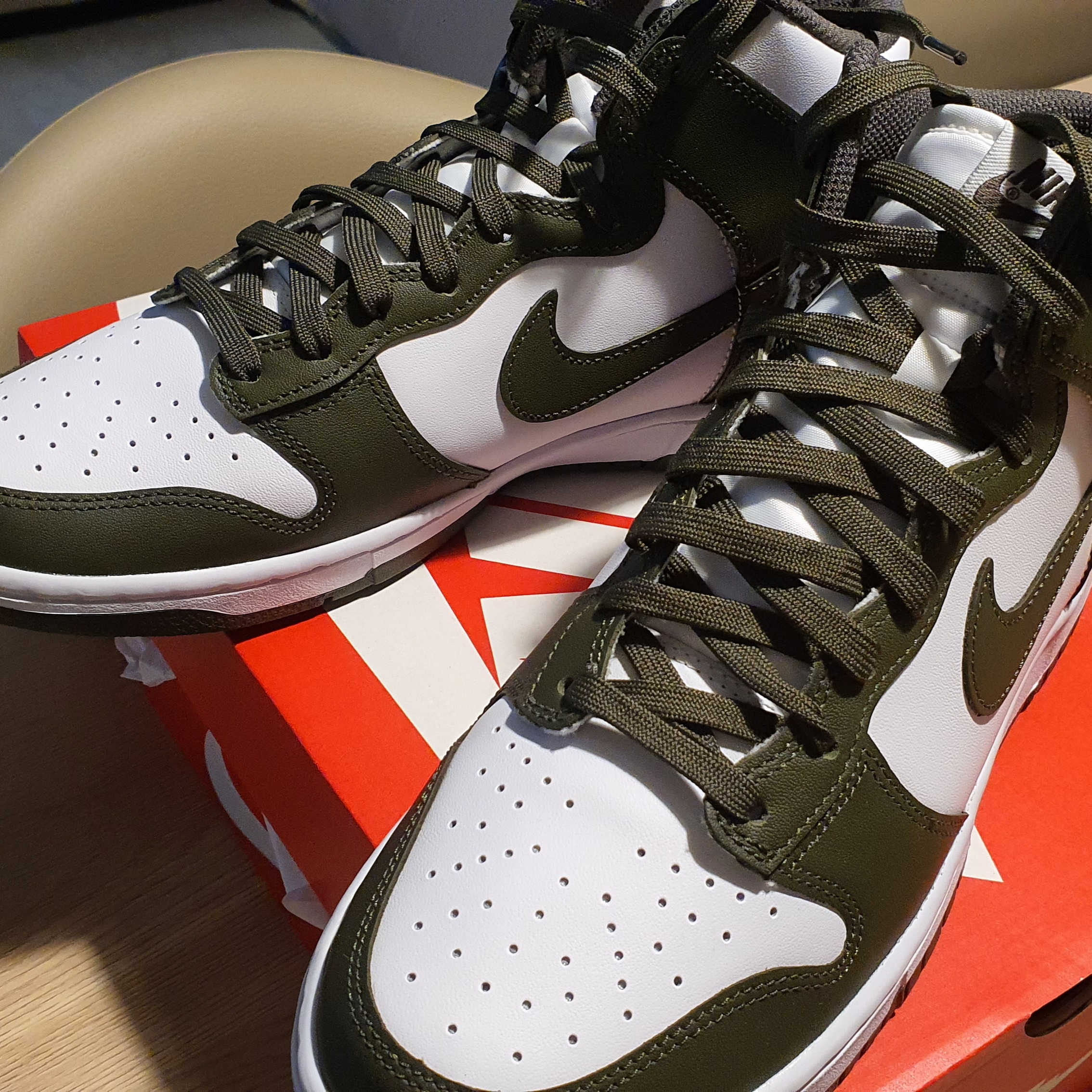 Nike Dunk High Retro Championship Khaki 착용 스타일 - 1