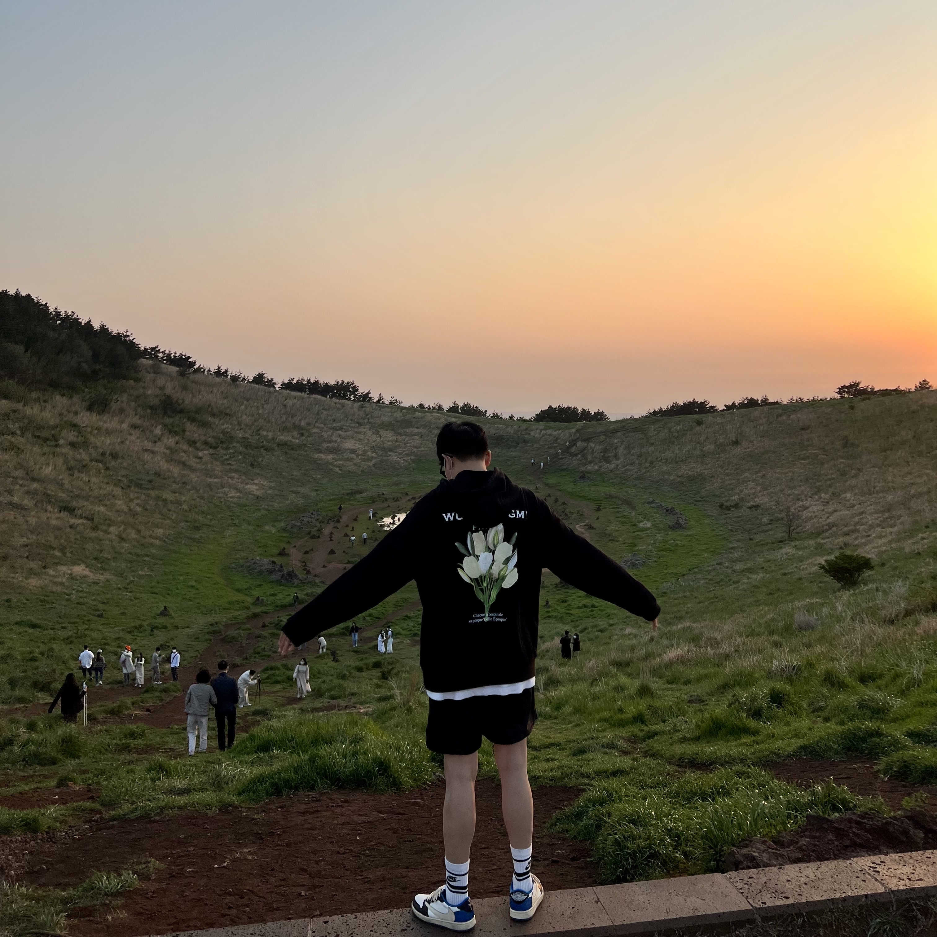 Jordan 1 x Travis Scott x Fragment Retro Low OG SP Military Blue, Wooyoungmi Flower Print Back Logo Hoodie Black - 22SS 착용 스타일