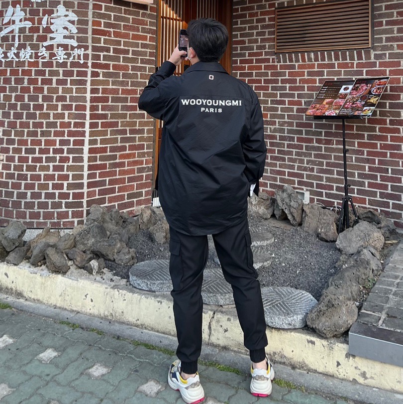 Gucci GG Rhyton Beige Sneakers Ebony Blue, Wooyoungmi Back Logo Shirt Black - 22SS 착용 스타일