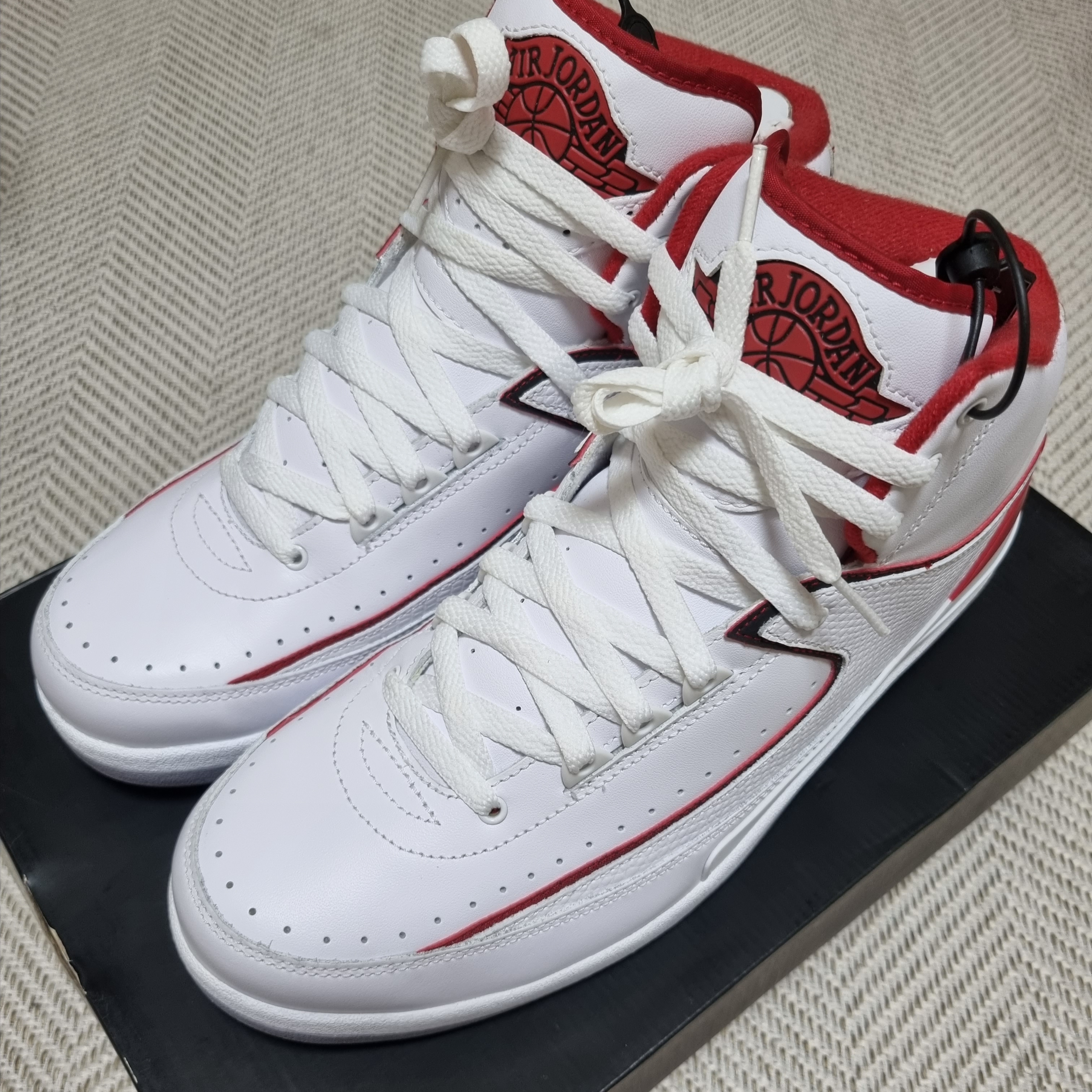 Jordan 2 Retro White Red 2014 착용 스타일 - 2