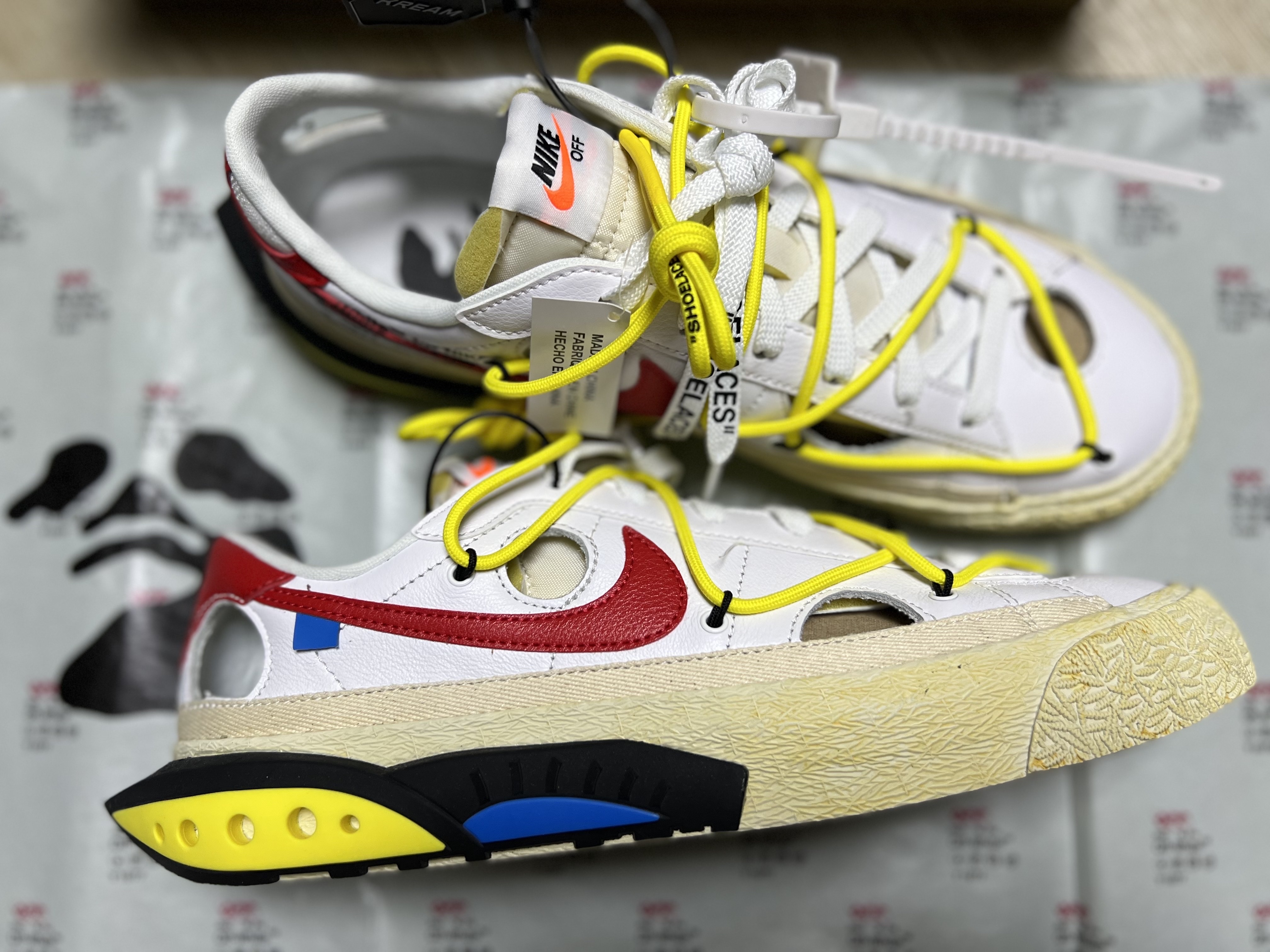 Nike x Off-White Blazer Low '77 White and University Red 착용 스타일 - 2