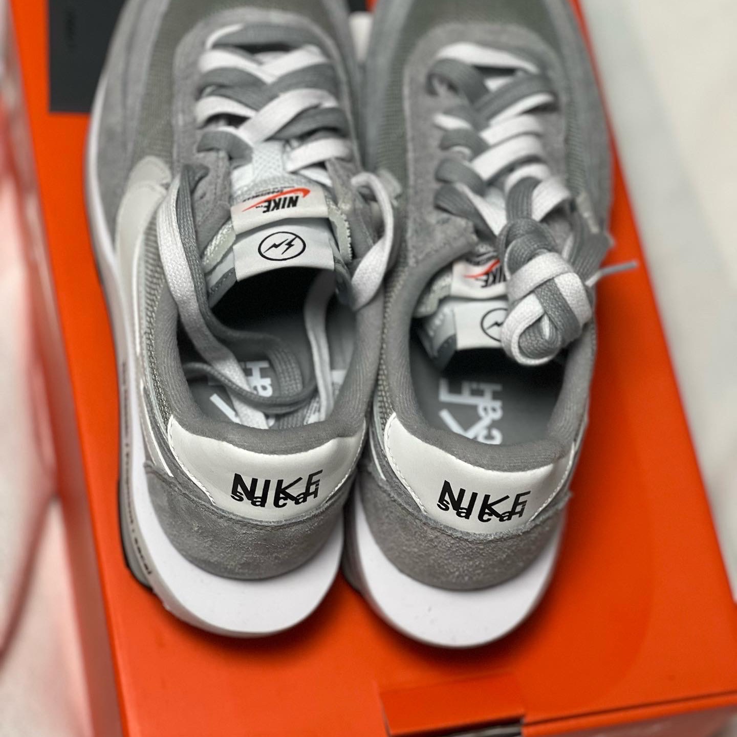 Nike x Sacai x Fragment LDWaffle Light Smoke Grey 착용 스타일 - 3
