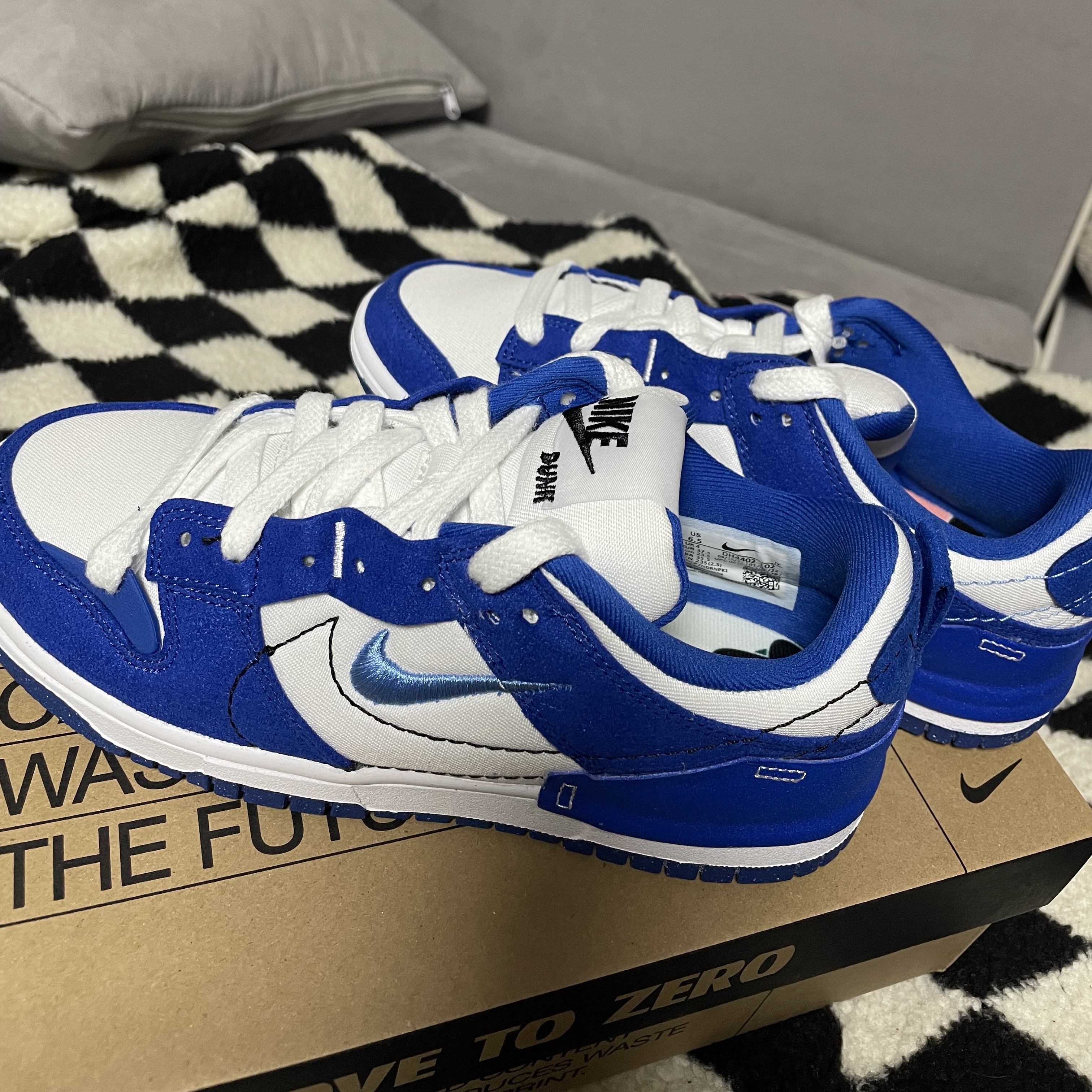 (W) Nike Dunk Low Disrupt 2 White and University Blue 착용 스타일 - 2