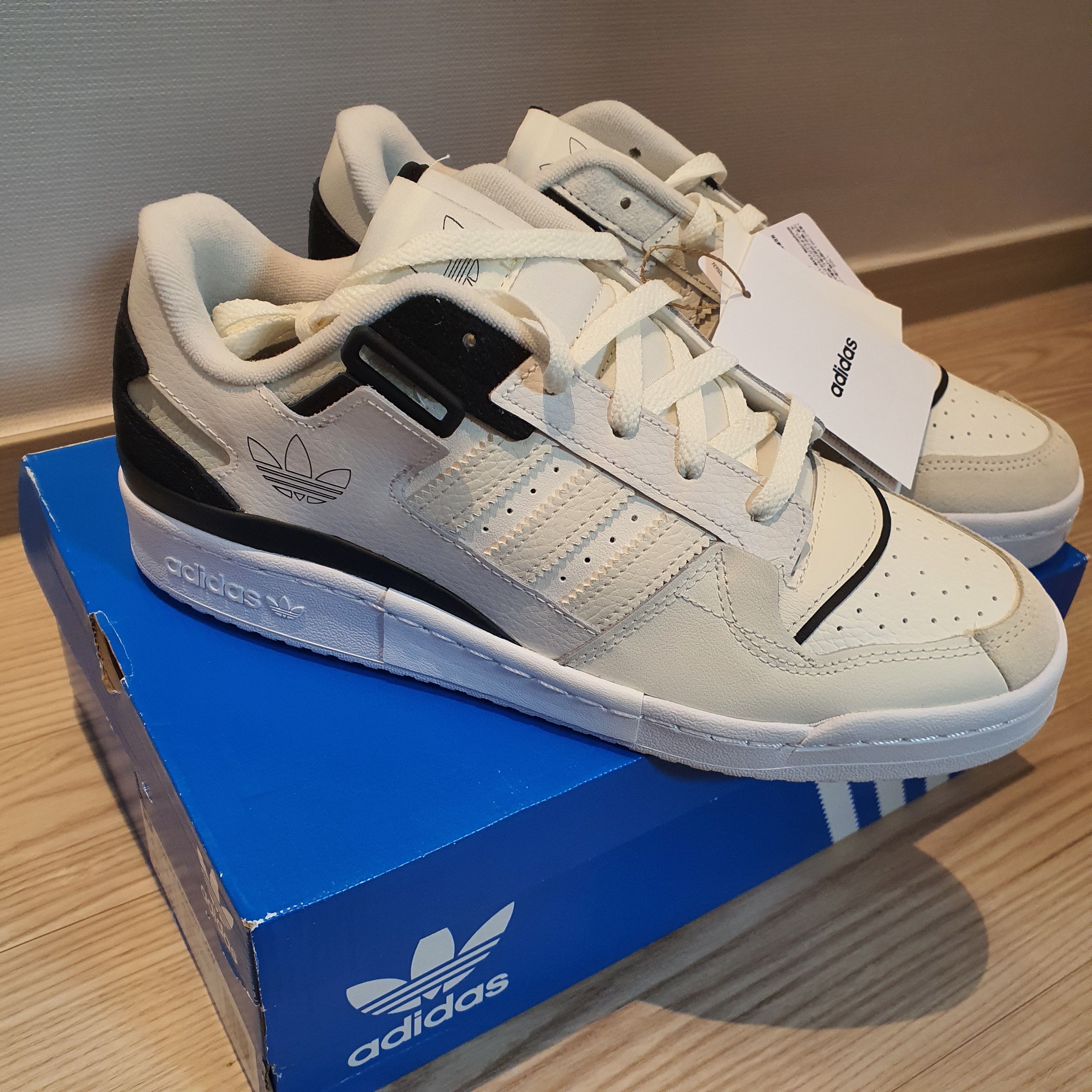 Adidas Forum Exhibit Low Off White Black 착용 스타일 - 2