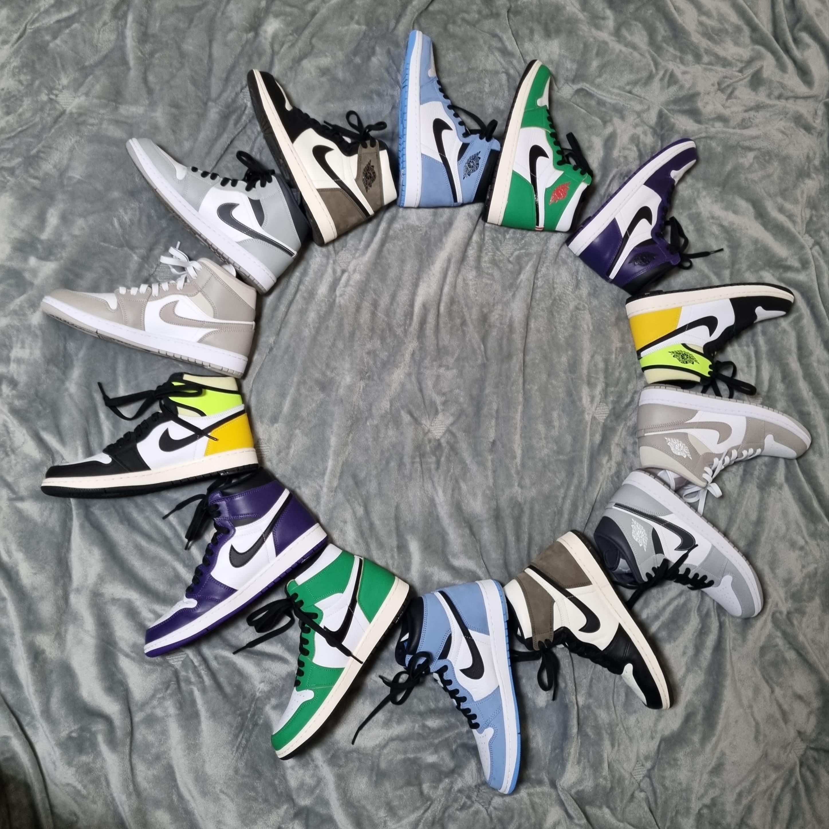 Jordan 1 Retro High OG Black Mocha, Jordan 1 Retro High OG University Blue 착용 스타일