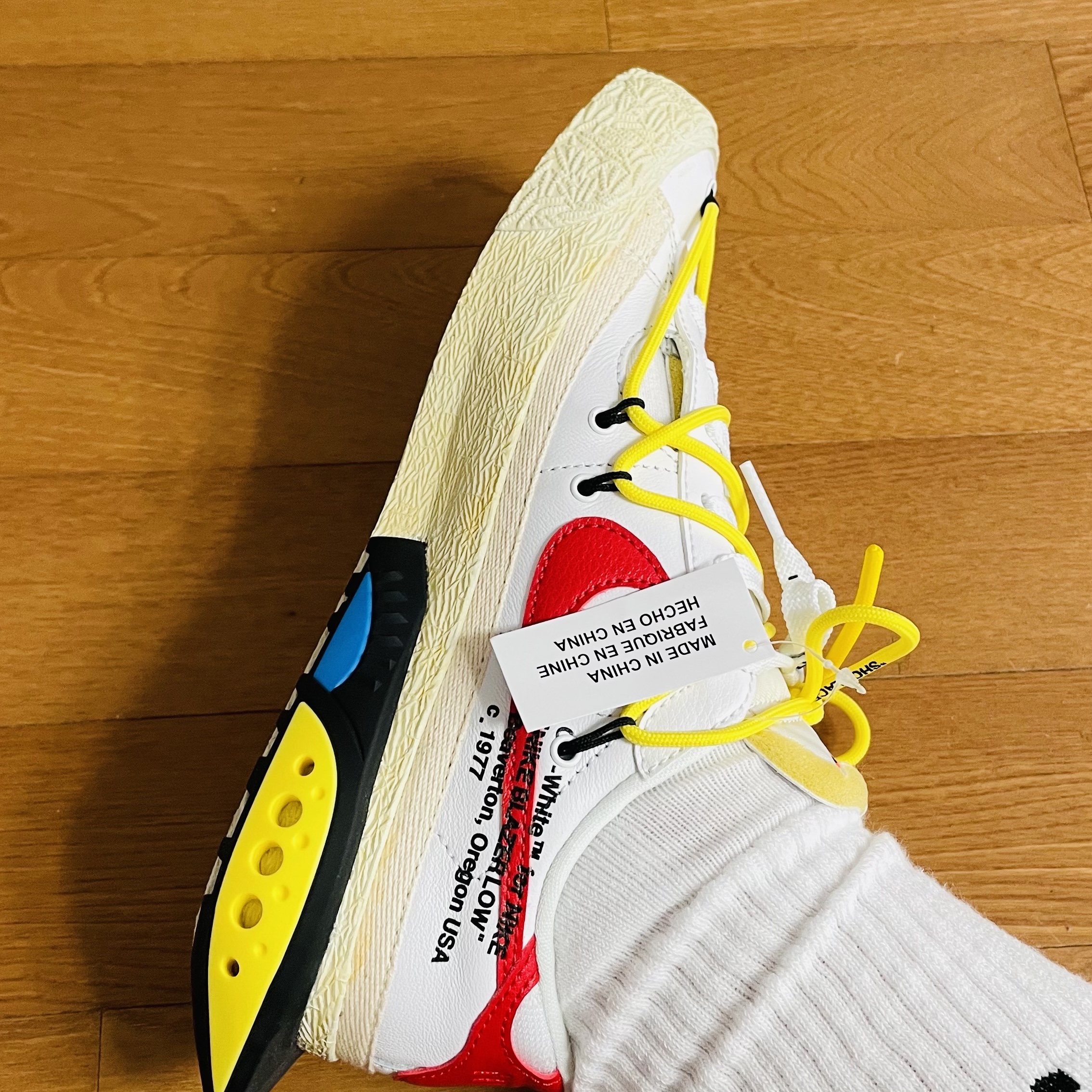 Nike x Off-White Blazer Low '77 White and University Red 착용 스타일 - 2