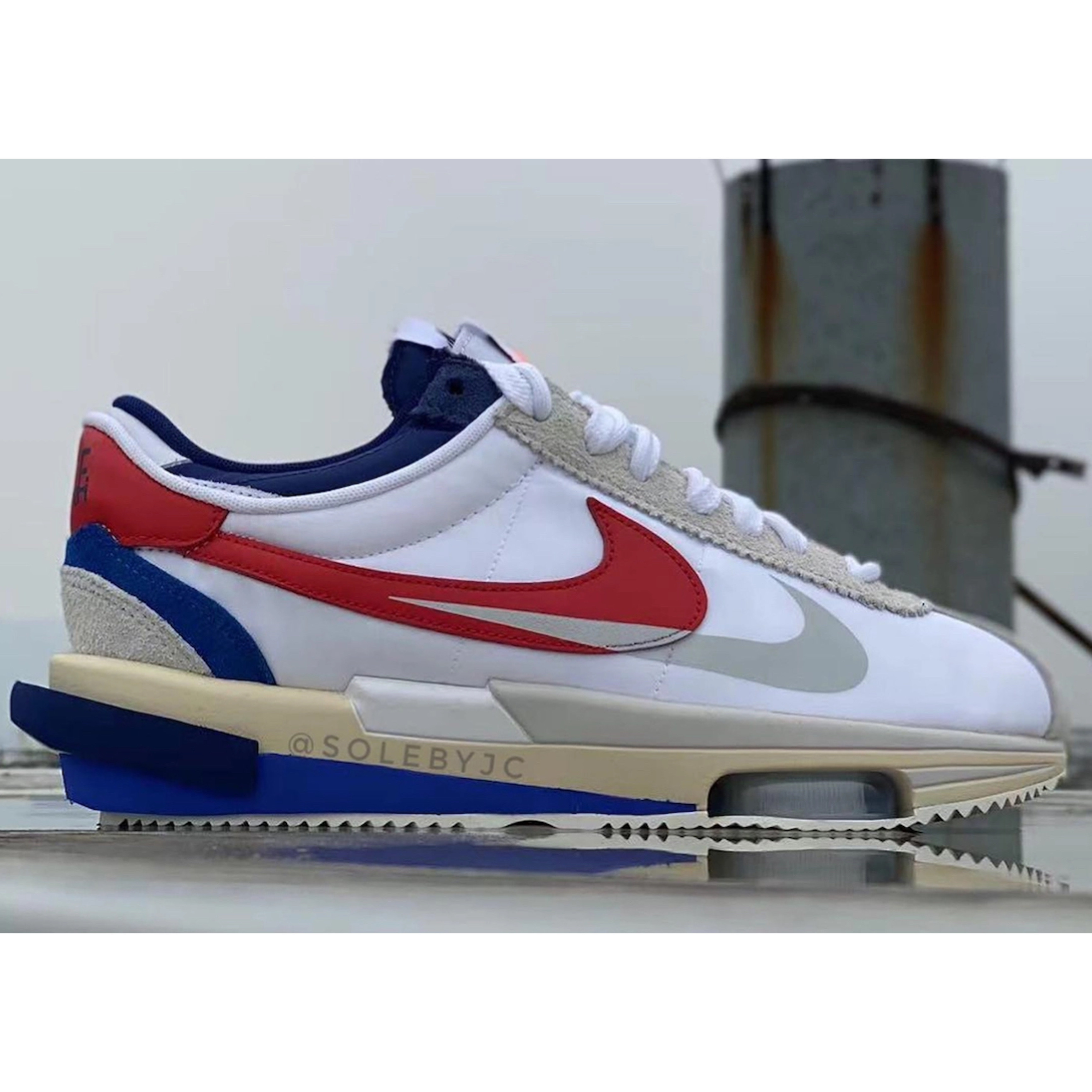 Nike x Sacai Zoom Cortez SP White and University Red 착용 스타일 - 2