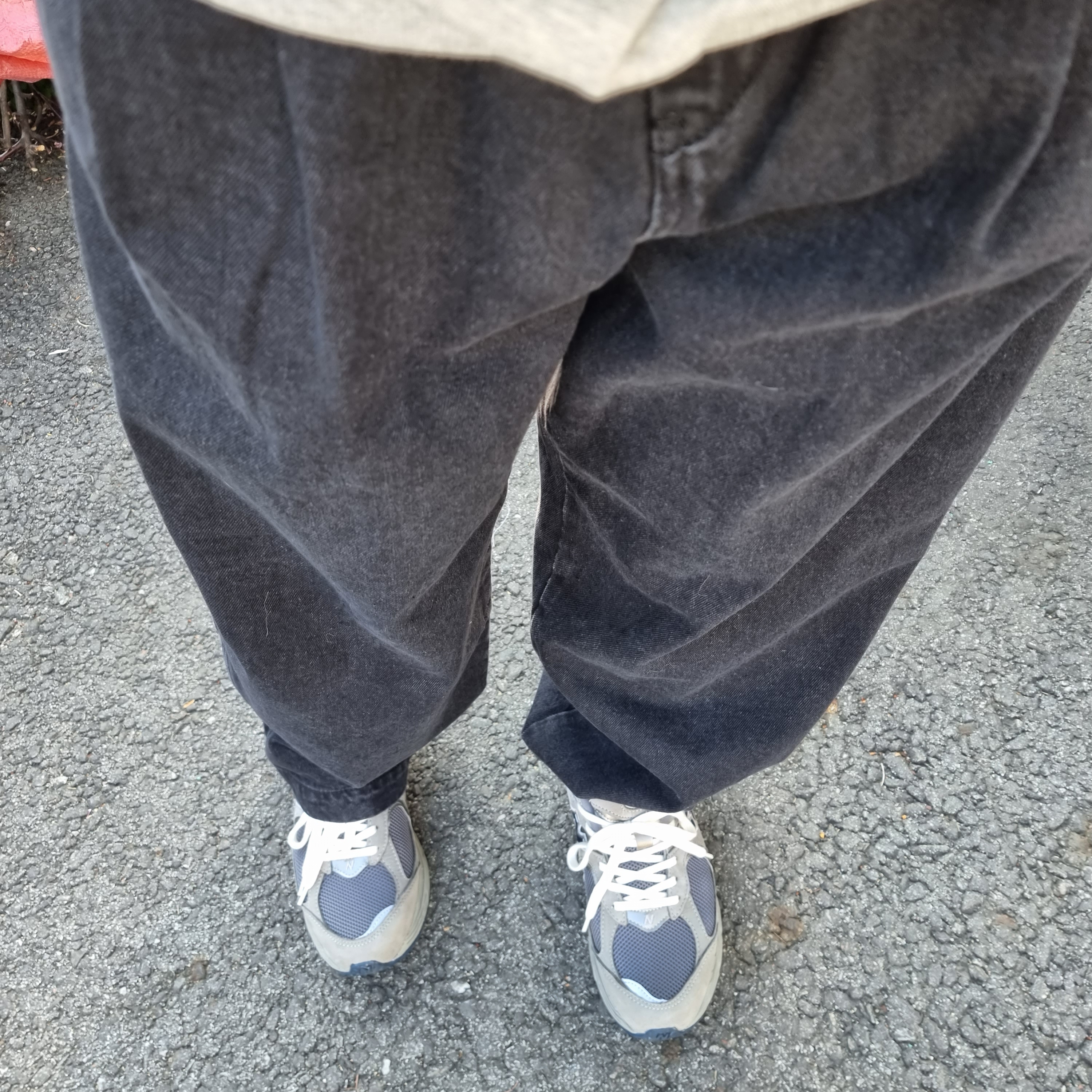 New Balance 2002R Gray 착용 스타일