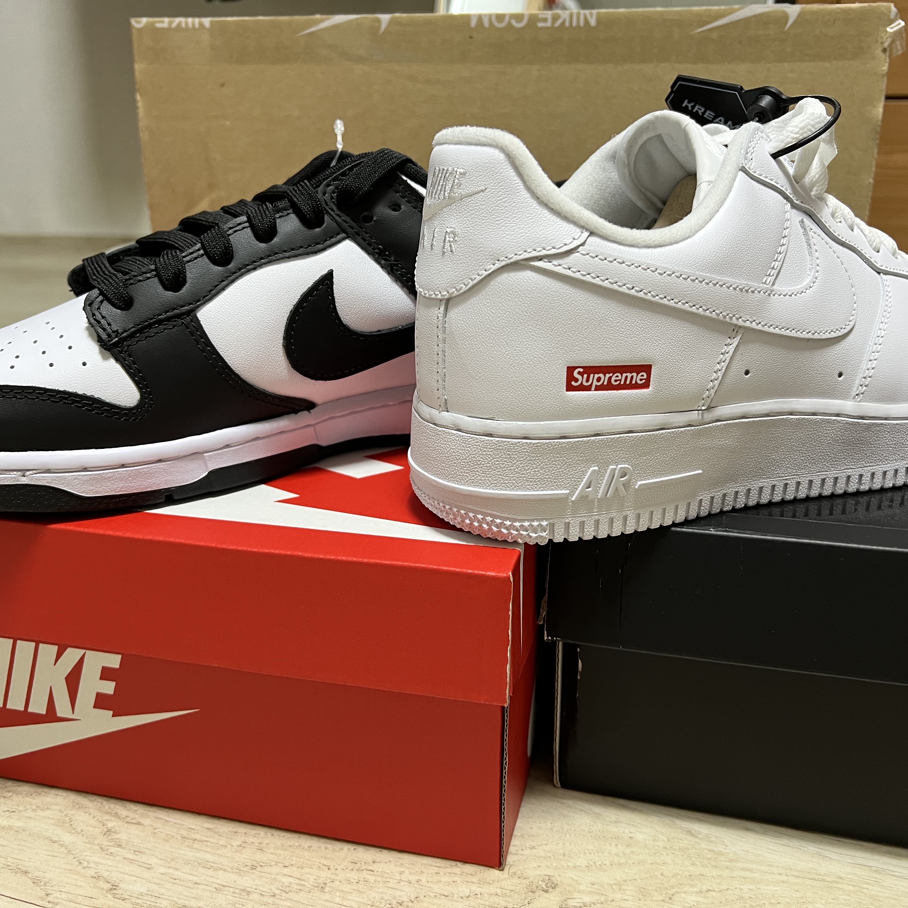 Nike Dunk Low Retro Black, Nike x Supreme Air Force 1 Low White 착용 스타일
