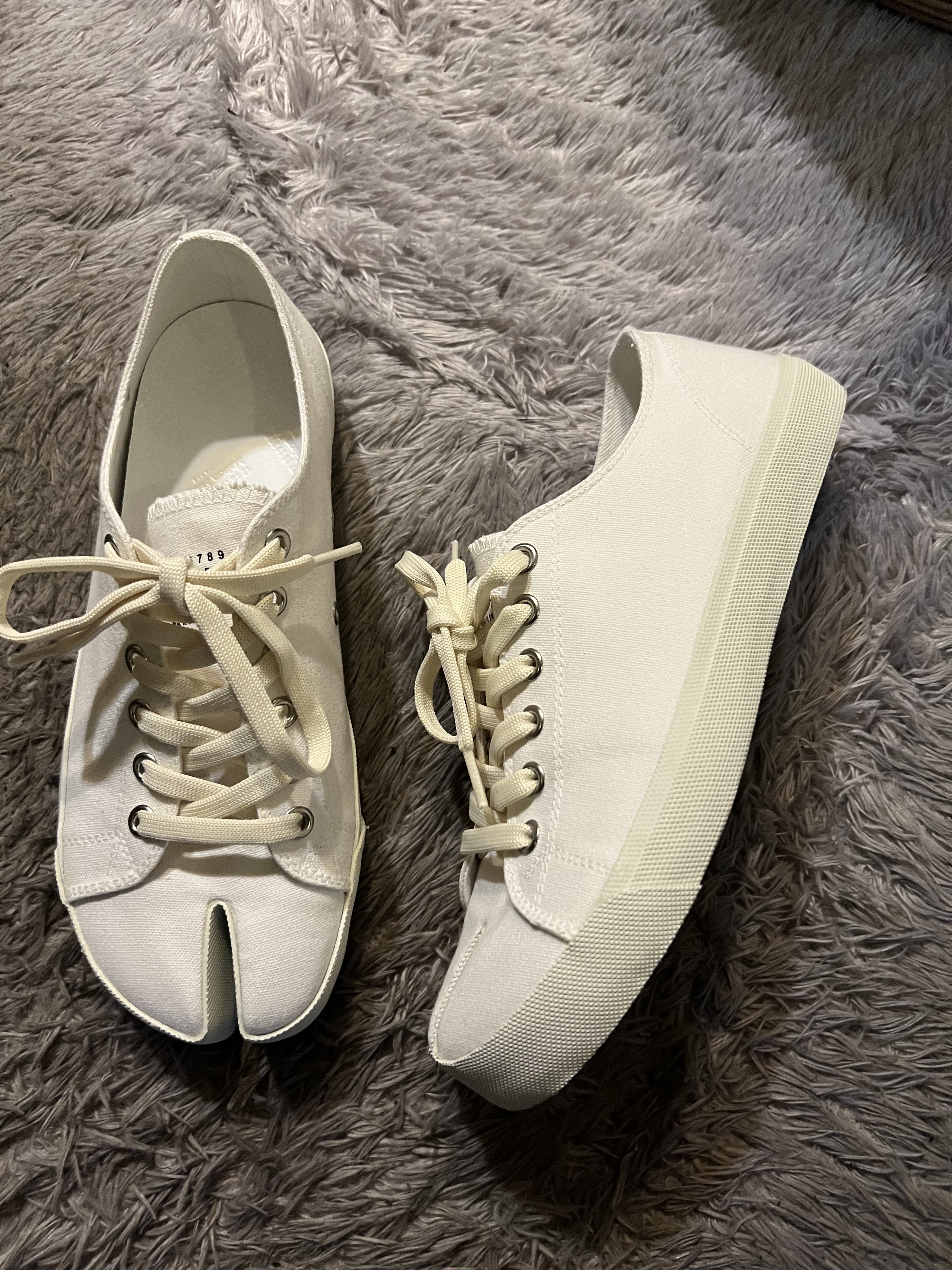 Maison Margiela Tabi Low White 착용 스타일