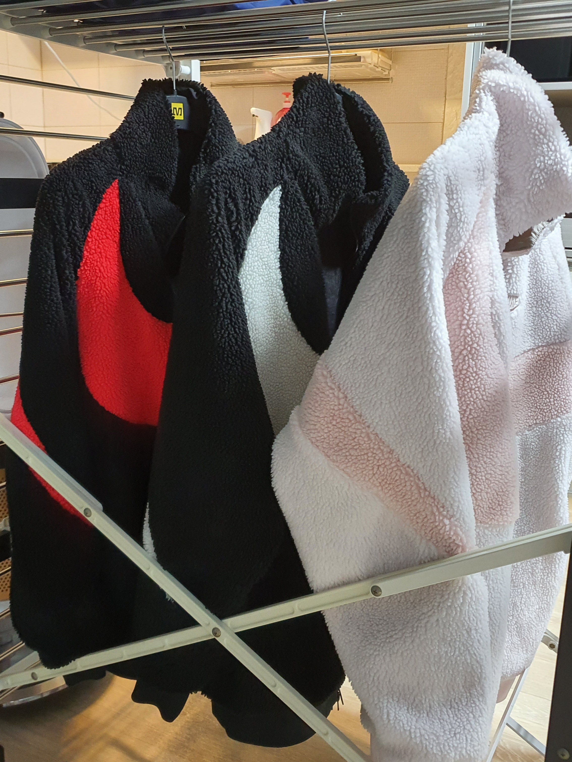 Nike Big Swoosh Full Zip Jacket Black Sail, Nike Big Swoosh Full Zip Jacket Black Chili Red 착용 스타일 - 4
